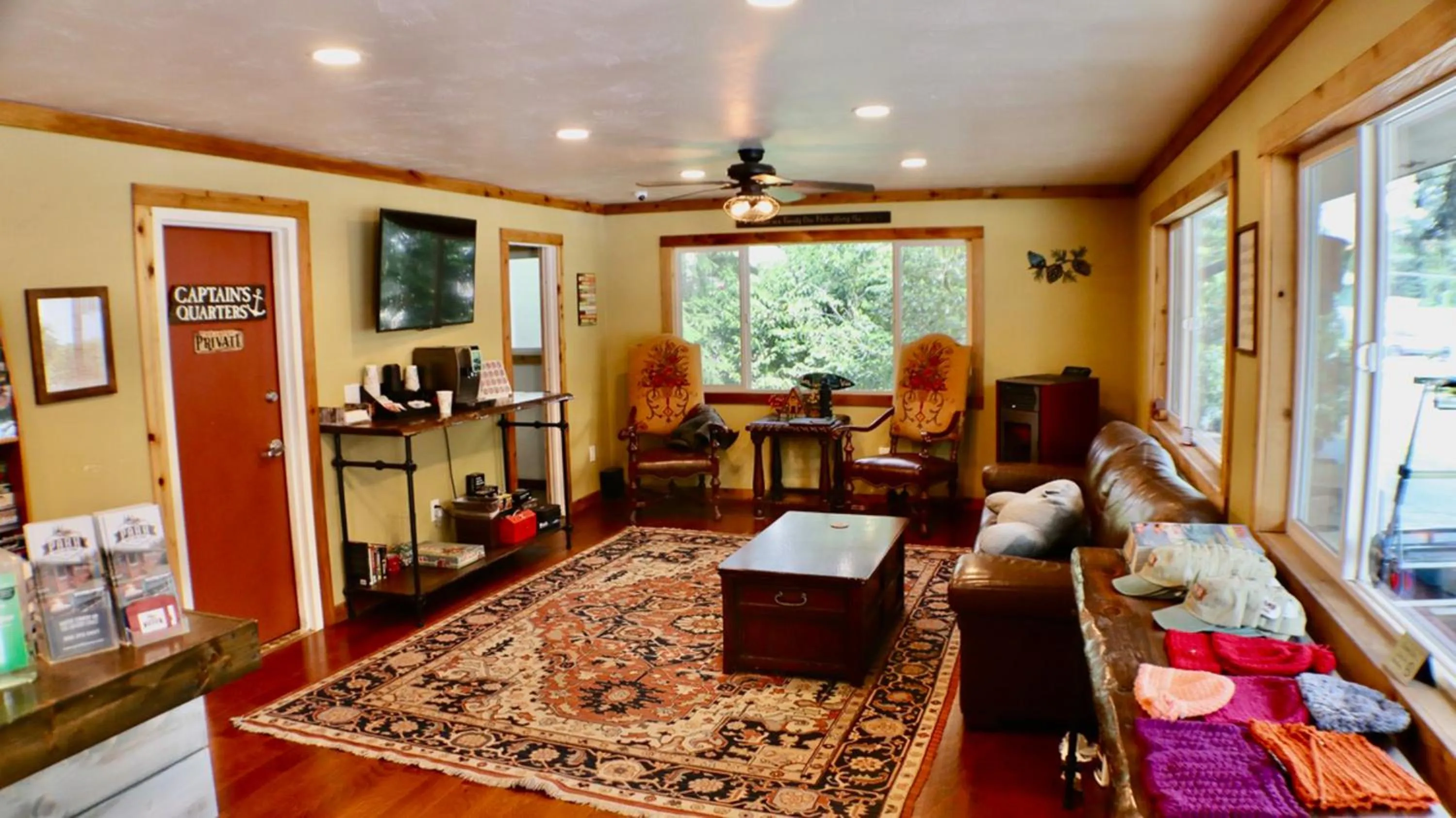 Lobby or reception in Park Motel and Cabins