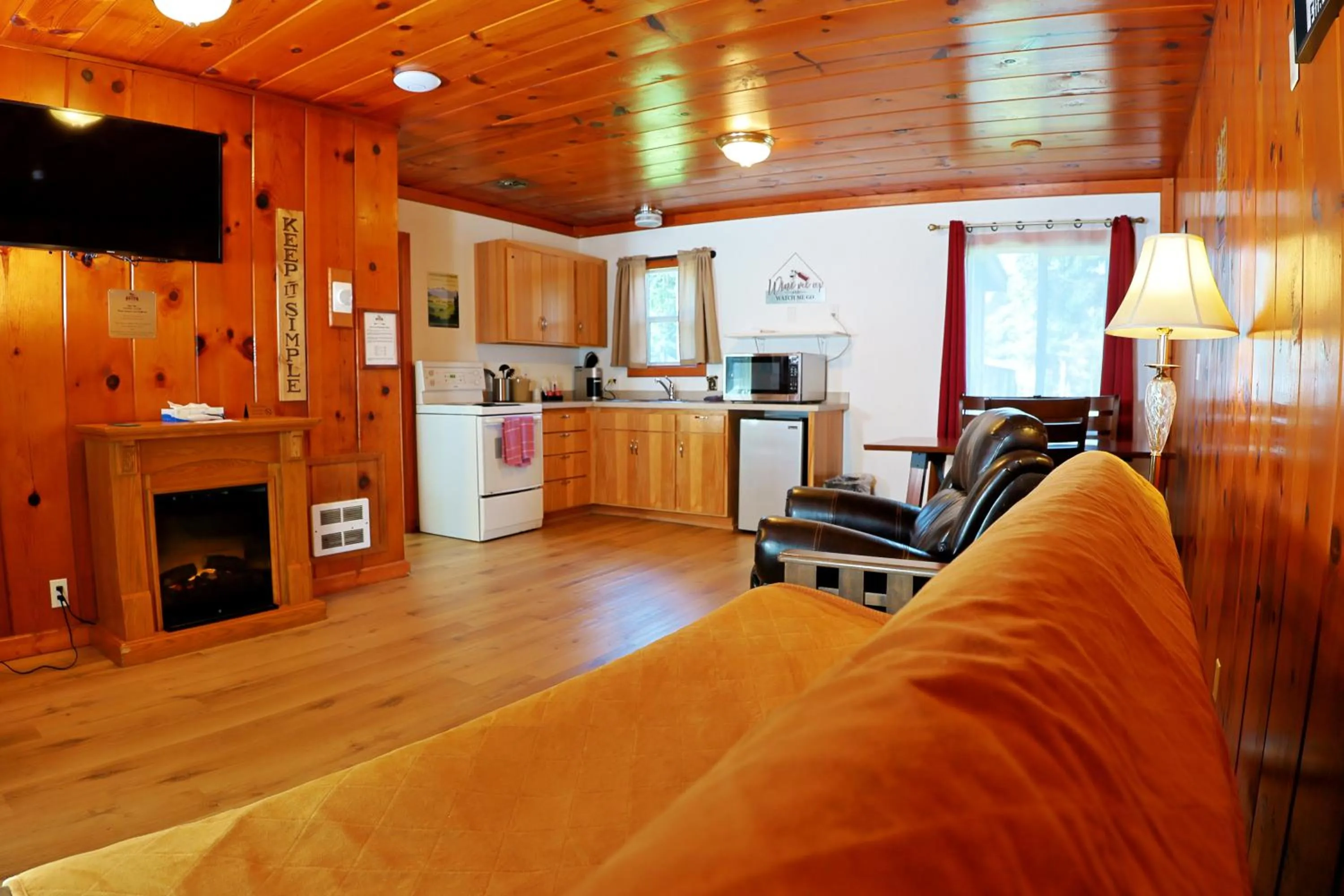 TV and multimedia in Park Motel and Cabins