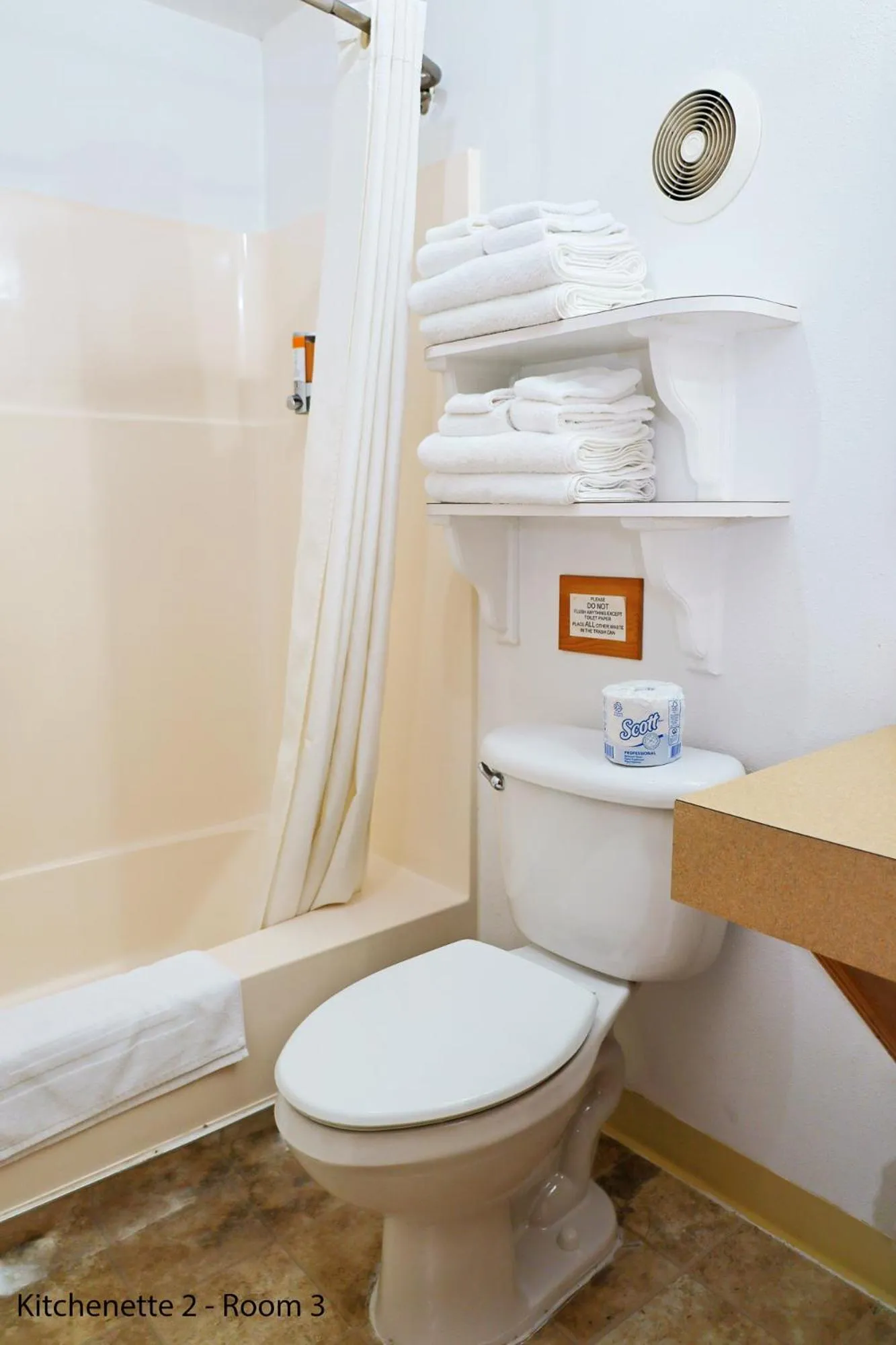 Bathroom in Park Motel and Cabins