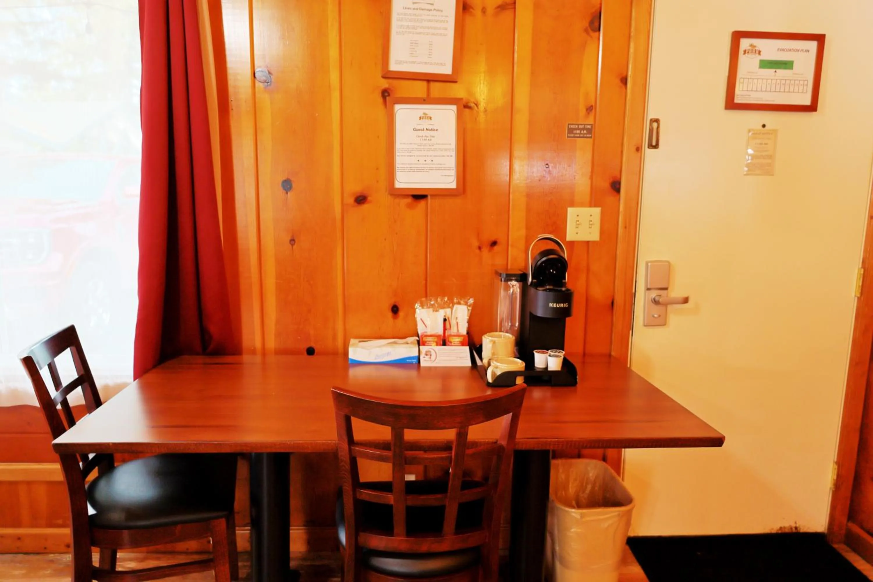 Coffee/tea facilities in Park Motel and Cabins