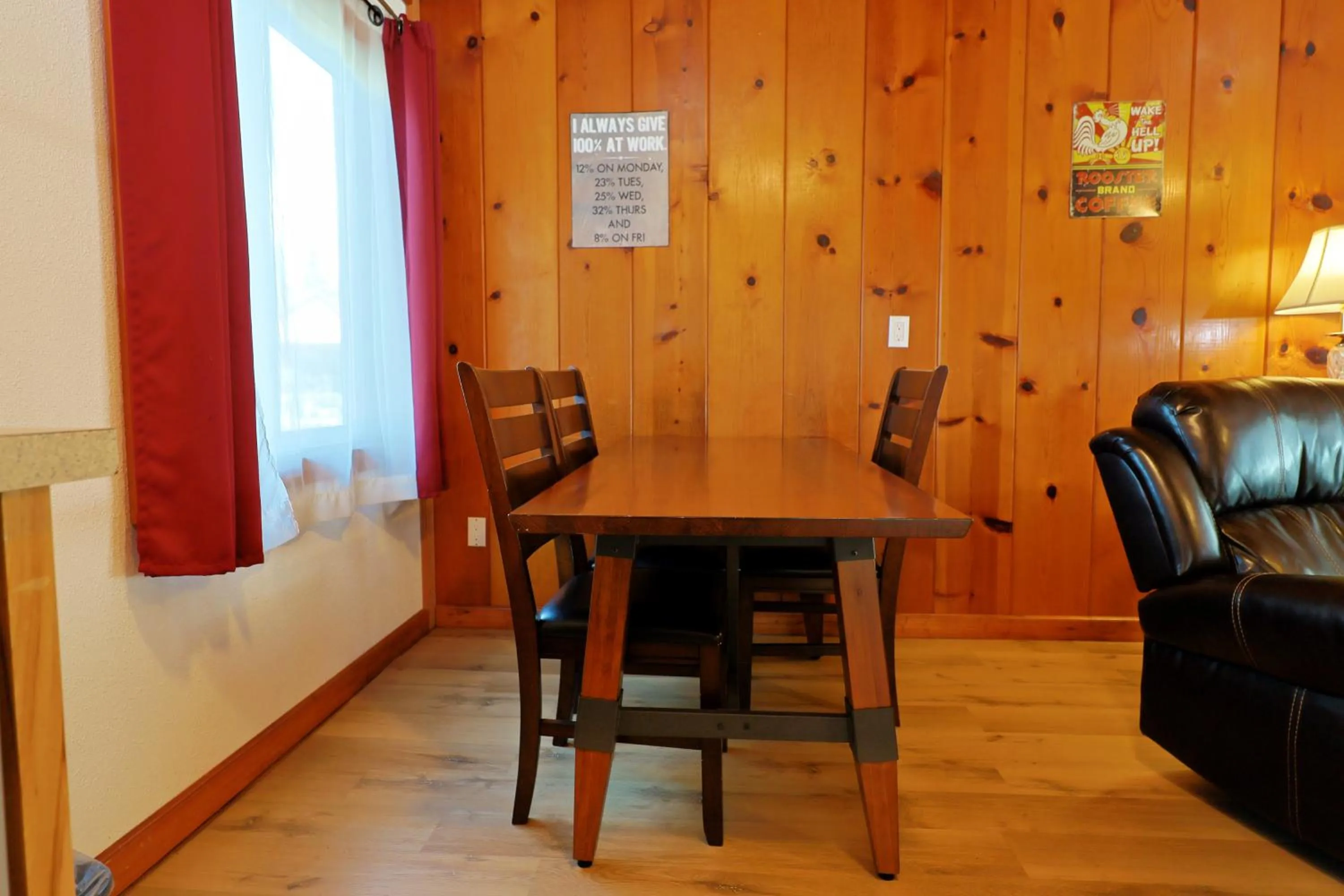 Dining area in Park Motel and Cabins