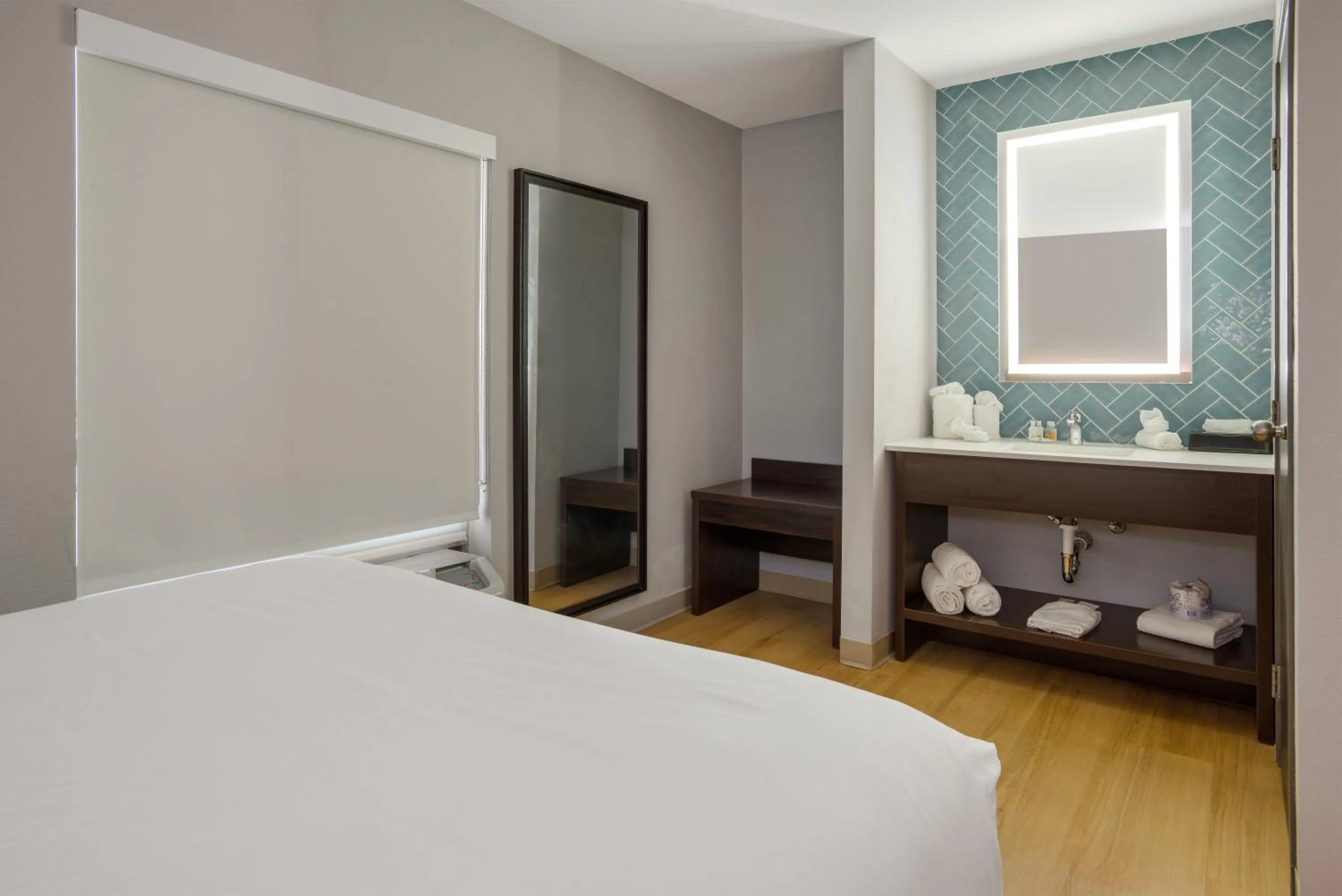 Bed in The Marco Hotel Lake Charles