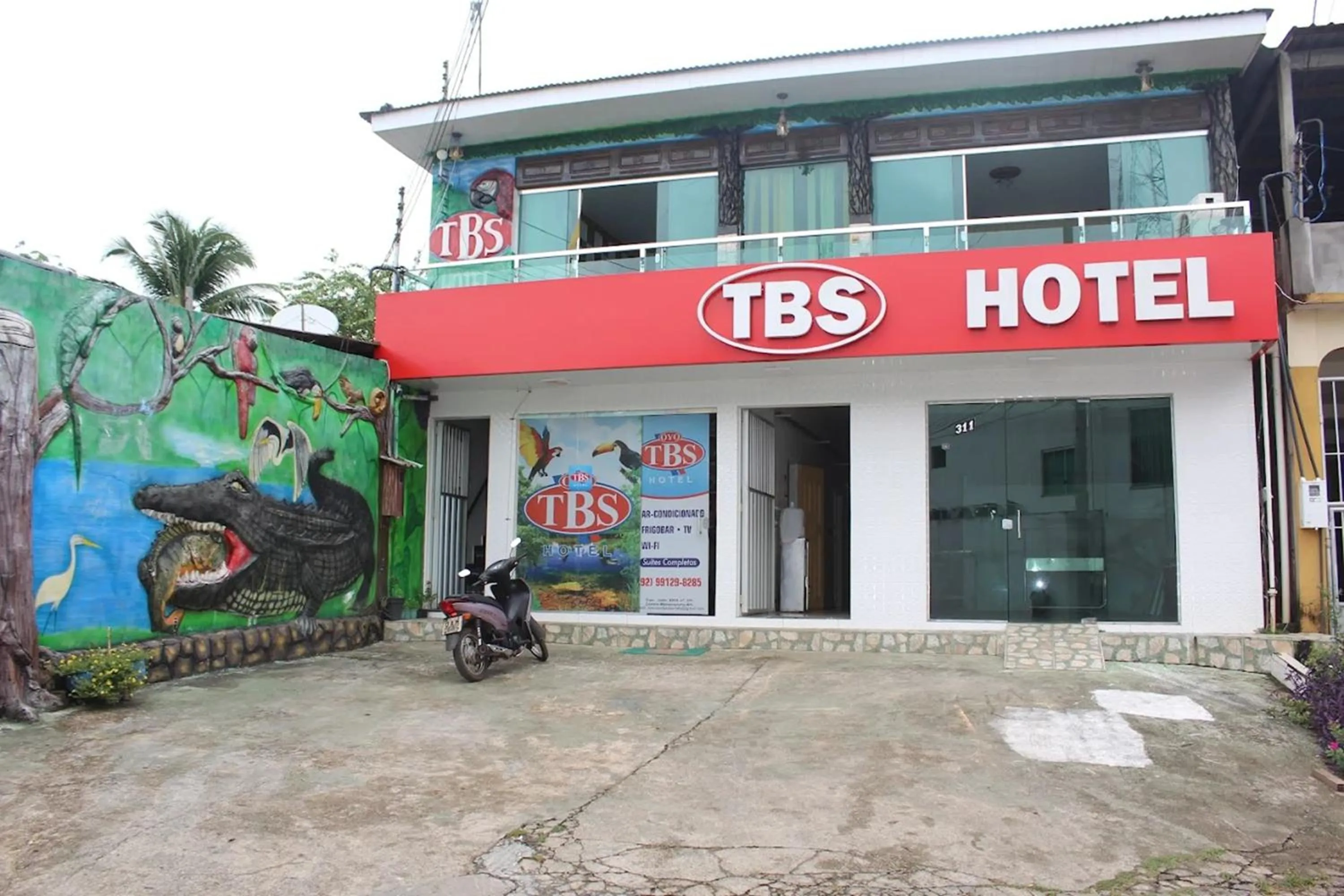 Facade/entrance in OYO Hotel Tbs