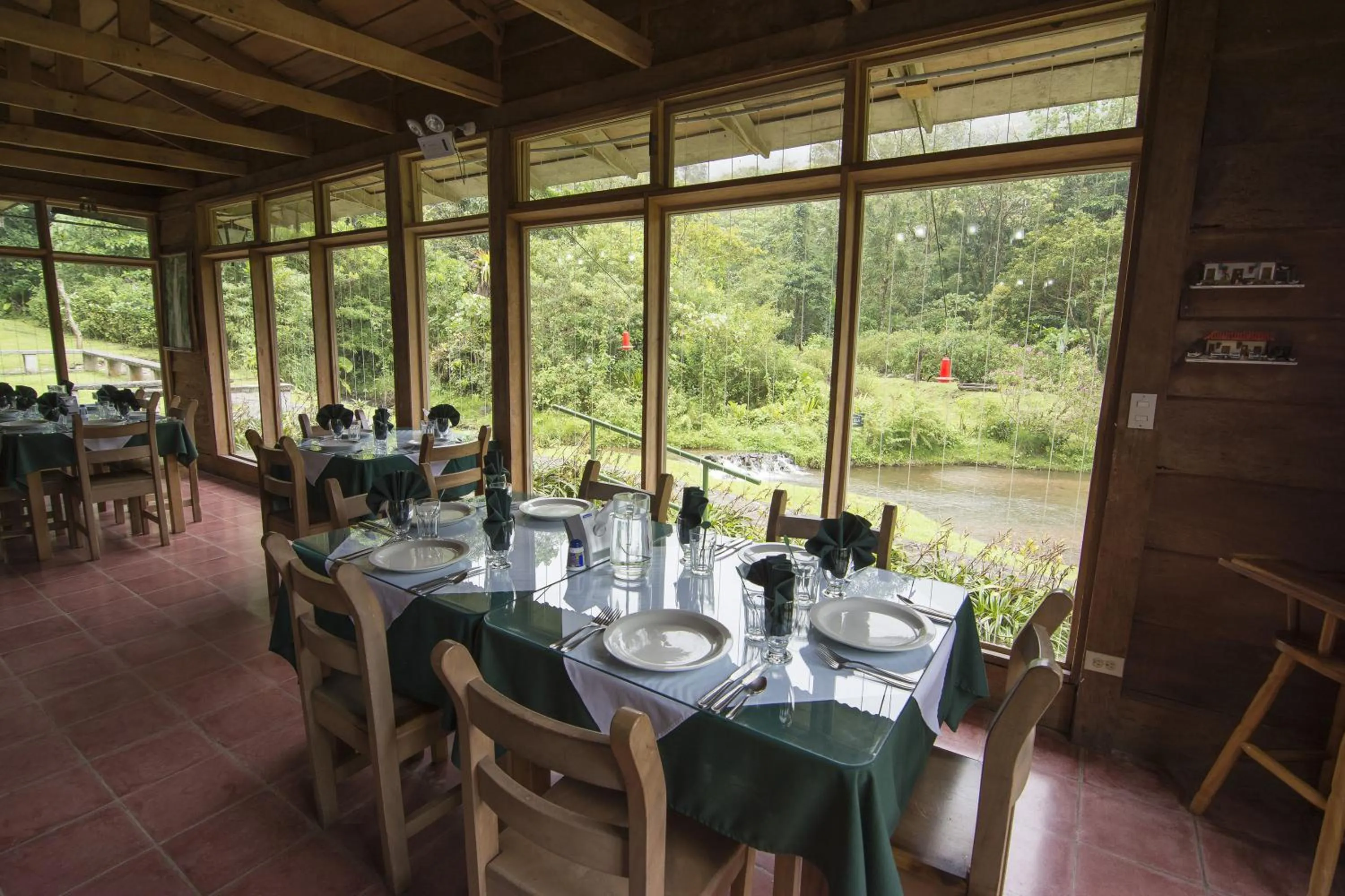 Restaurant/places to eat in Bosque de Paz Reserva Biologica
