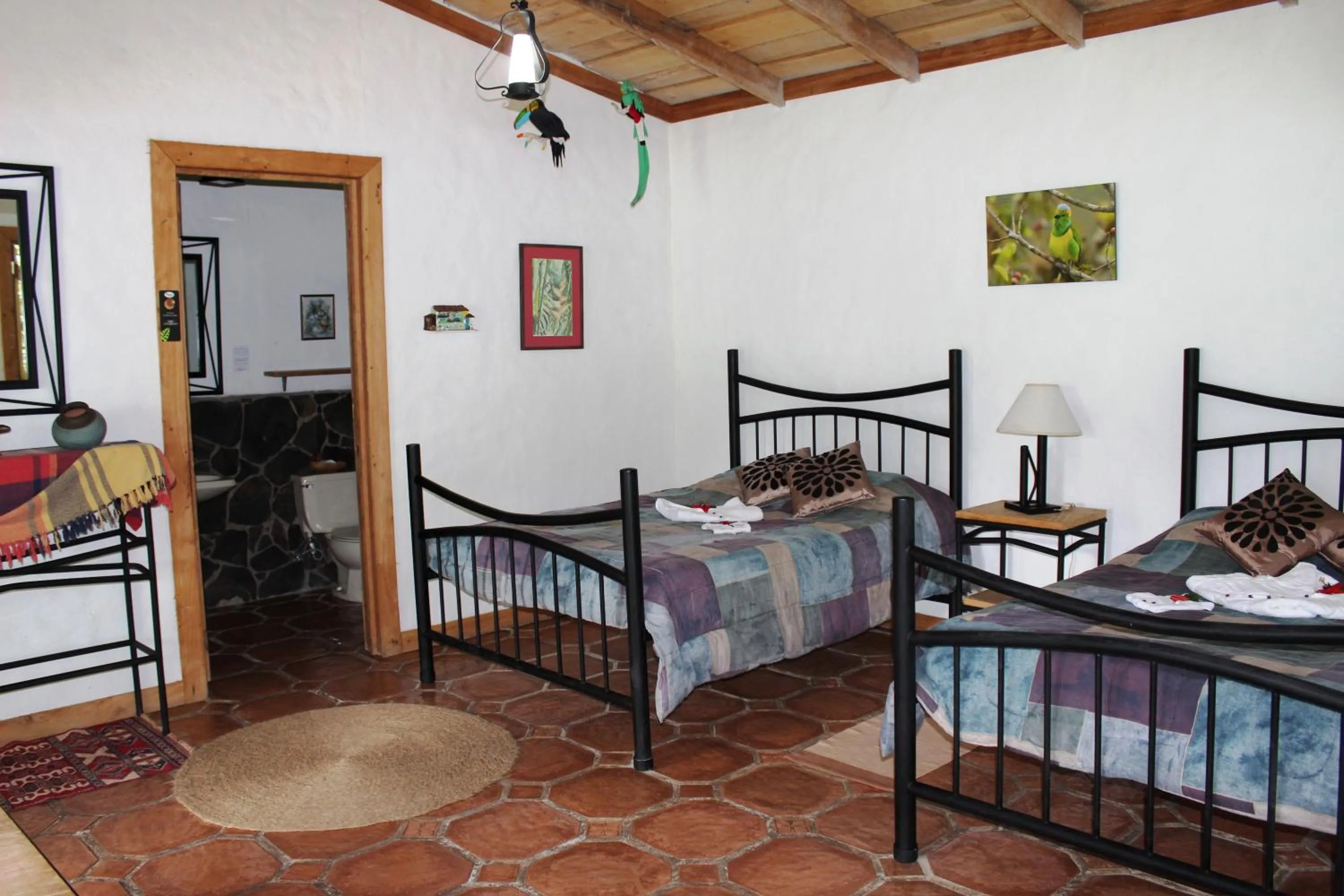 Shower, Bed in Bosque de Paz Reserva Biologica