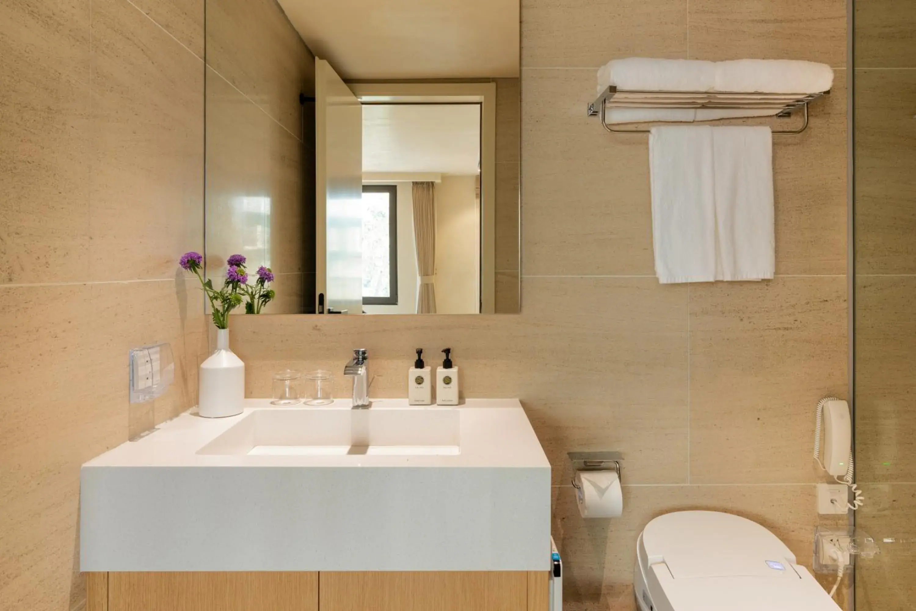 Two-Bedroom Apartment in The Five Suites Lilas Two-Bedroom Apartment in The Five Suites Lilas