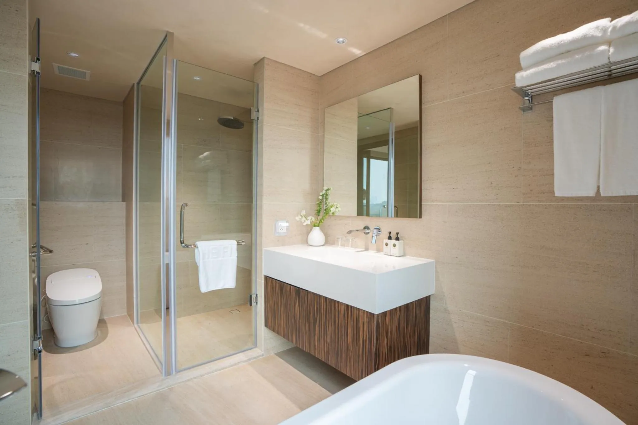 Toilet in The Five Suites Lilas