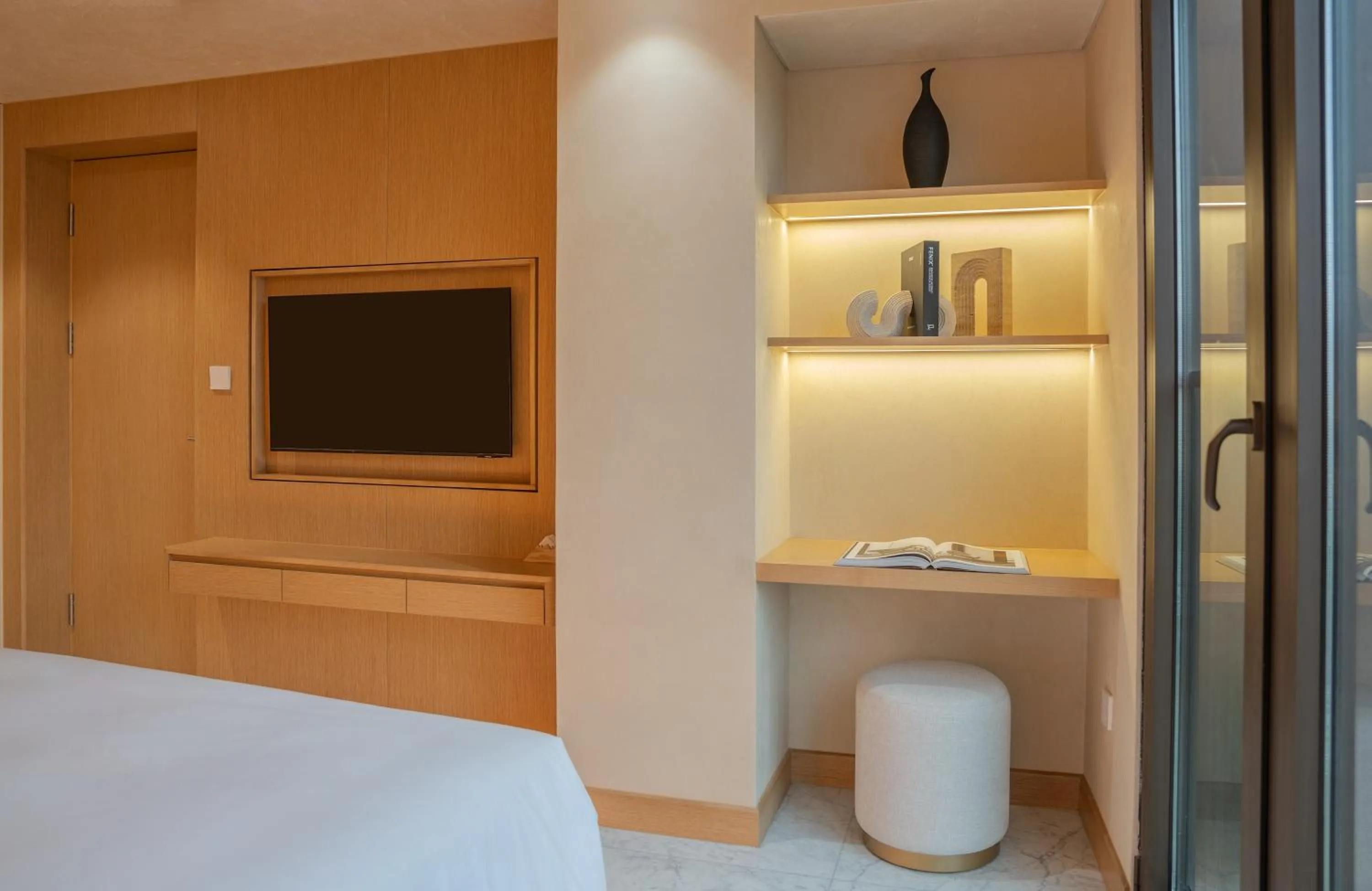 TV and multimedia in The Five Suites Lilas