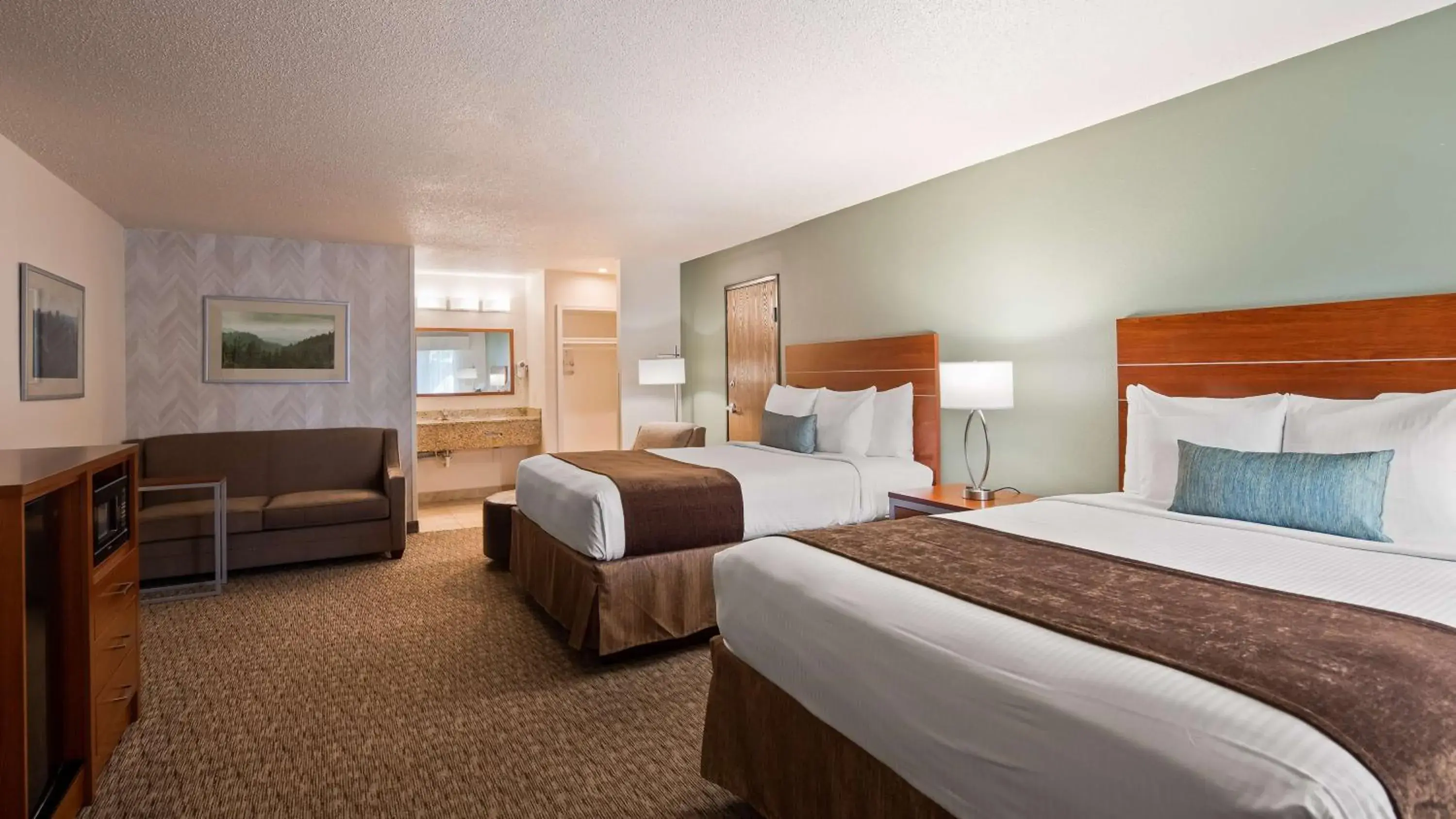 Photo of the whole room, Bed in Best Western Buffalo Ridge Inn