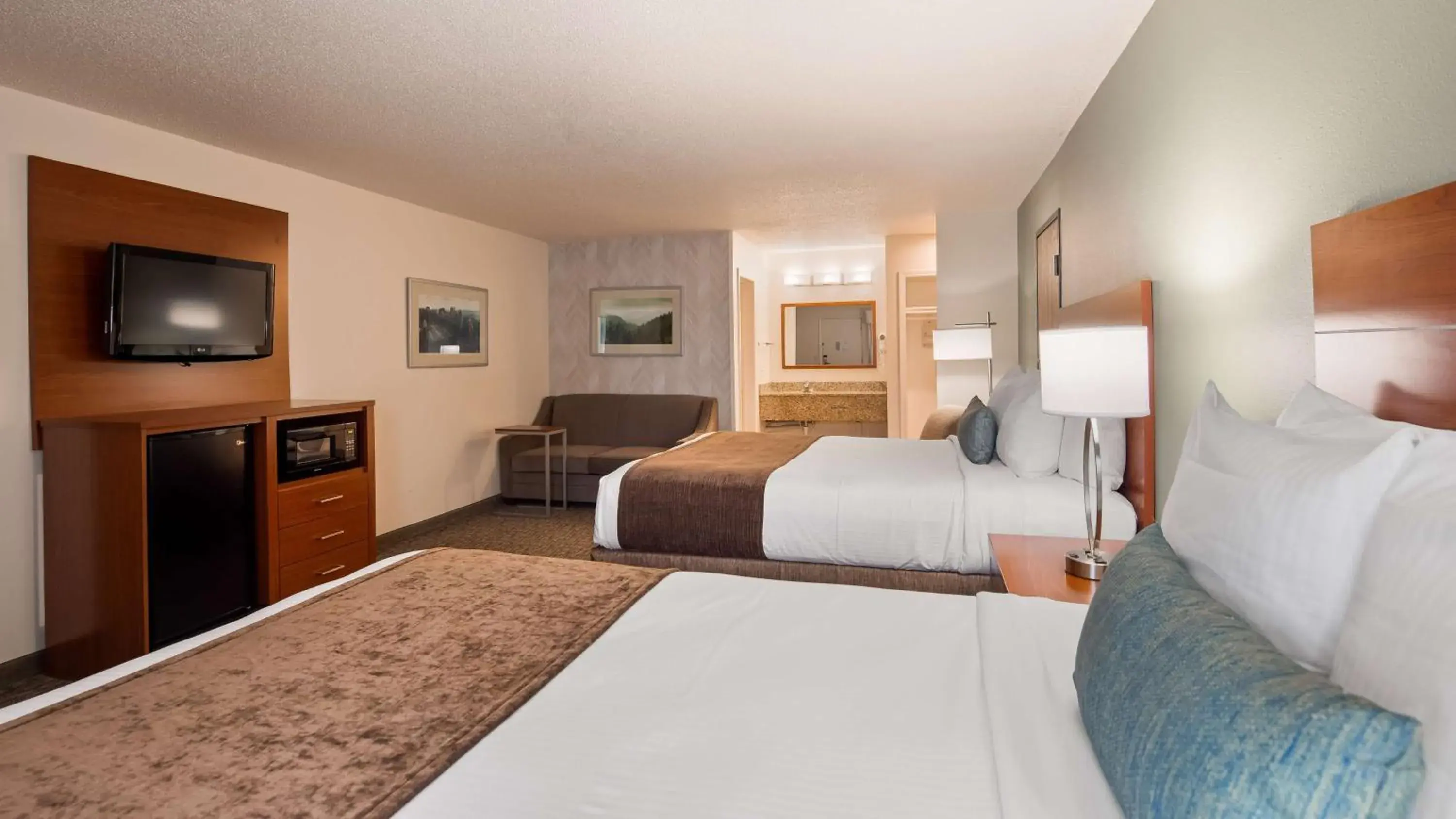 Photo of the whole room, Bed in Best Western Buffalo Ridge Inn