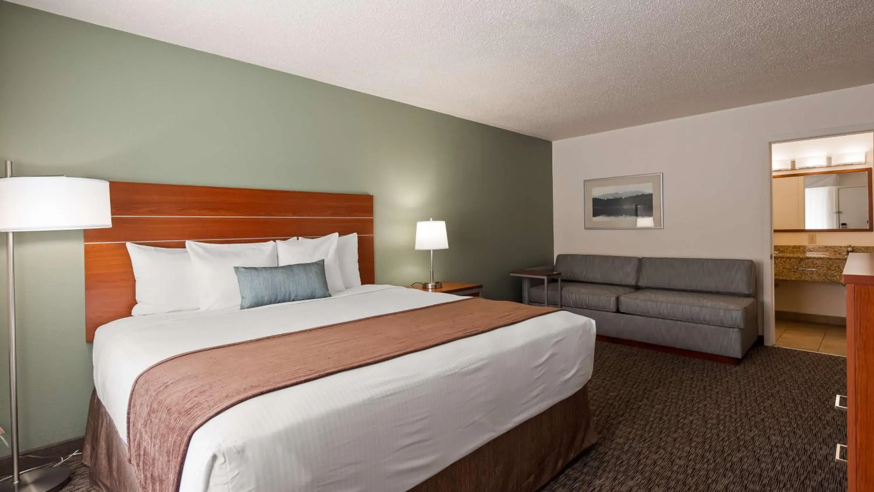 Photo of the whole room, Bed in Best Western Buffalo Ridge Inn