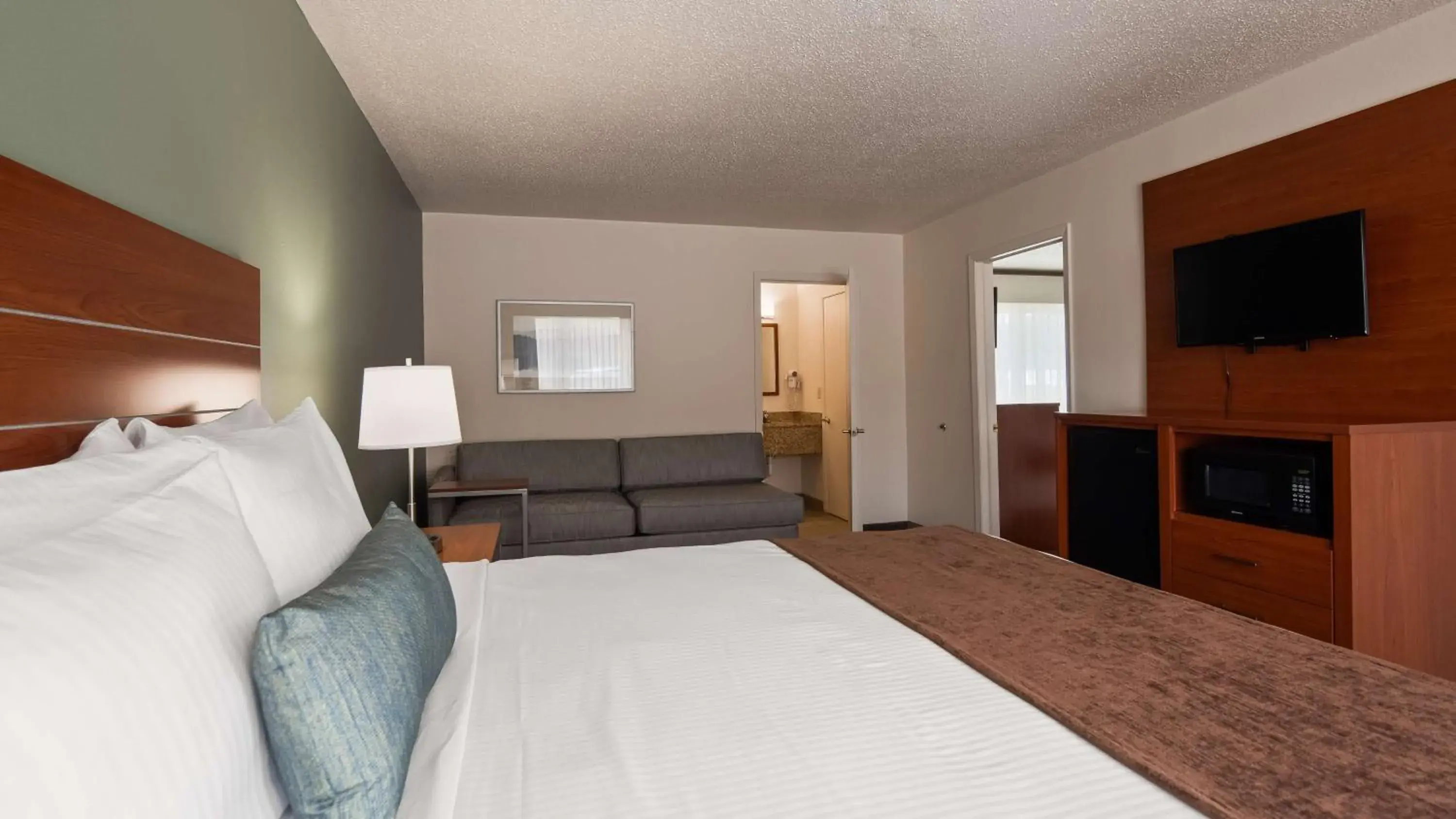 Photo of the whole room, Bed in Best Western Buffalo Ridge Inn