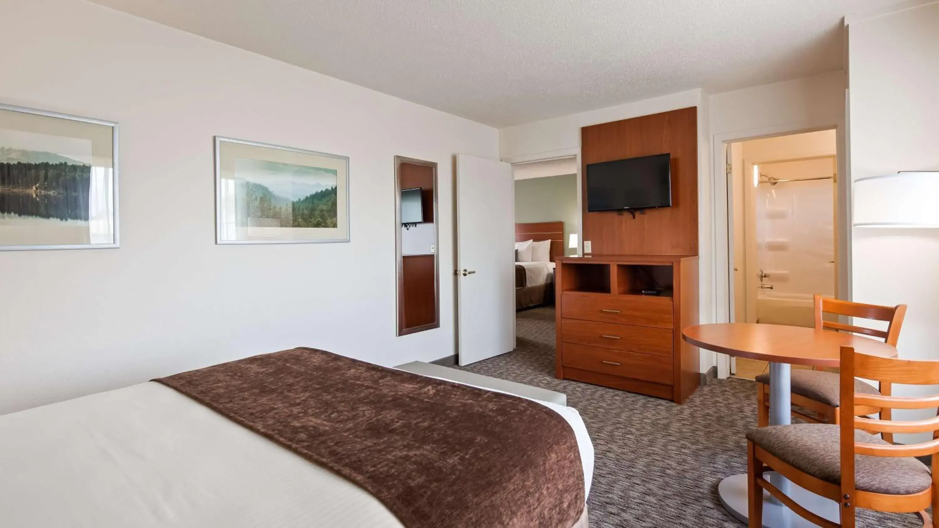 Photo of the whole room, TV/Entertainment Center in Best Western Buffalo Ridge Inn