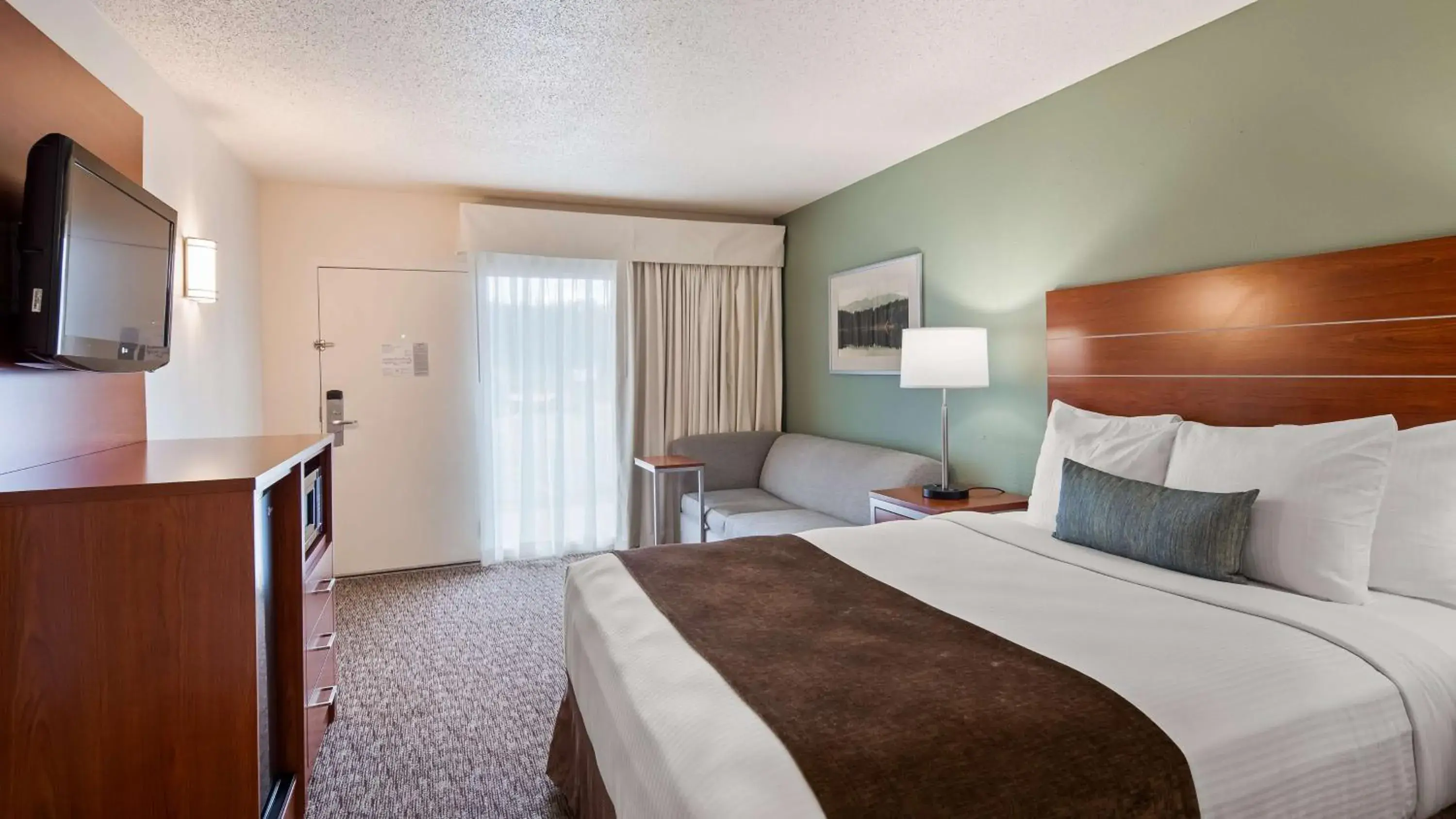 Photo of the whole room, Bed in Best Western Buffalo Ridge Inn