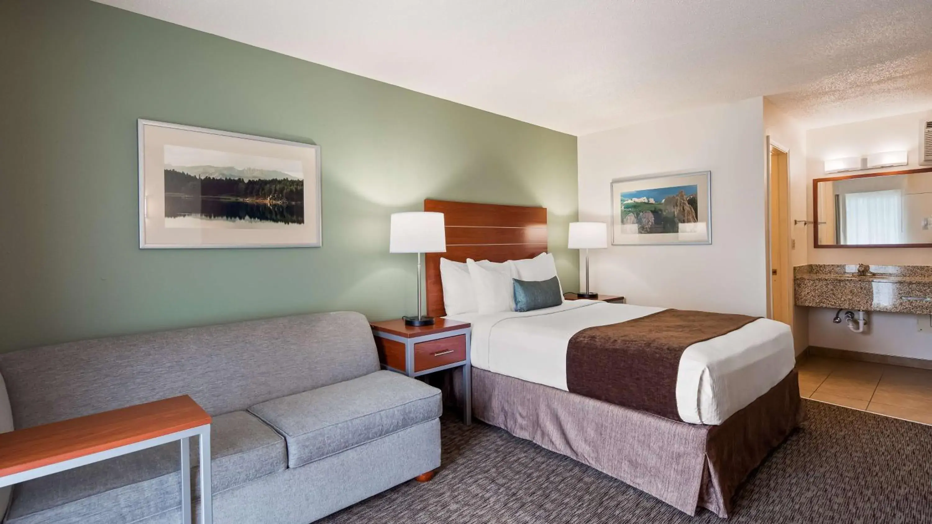 Bedroom, Bed in Best Western Buffalo Ridge Inn Near Mt Rushmore Bedroom, Bed in Best Western Buffalo Ridge Inn Near Mt Rushmore