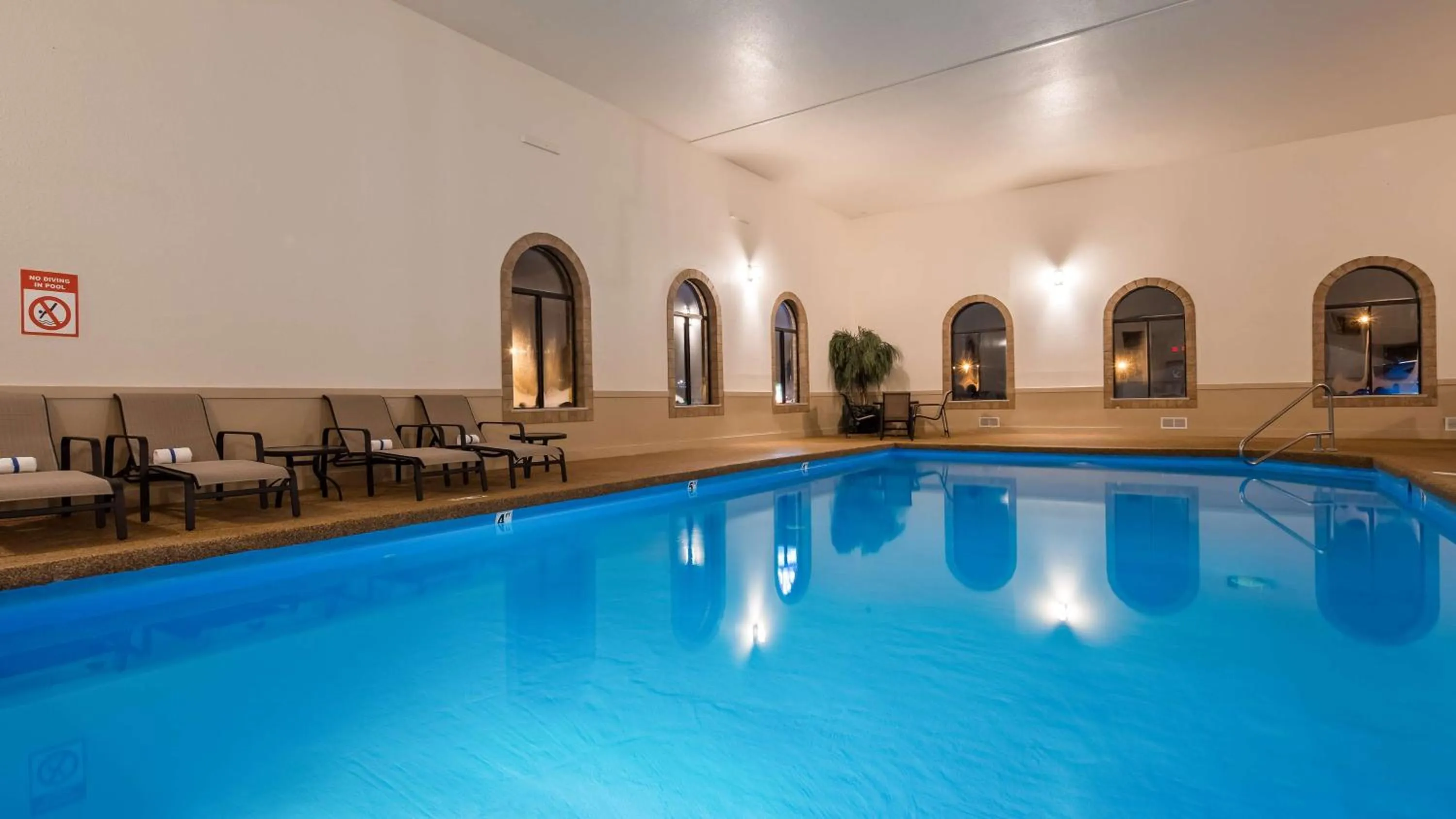 Pool view in Best Western Buffalo Ridge Inn Near Mt Rushmore