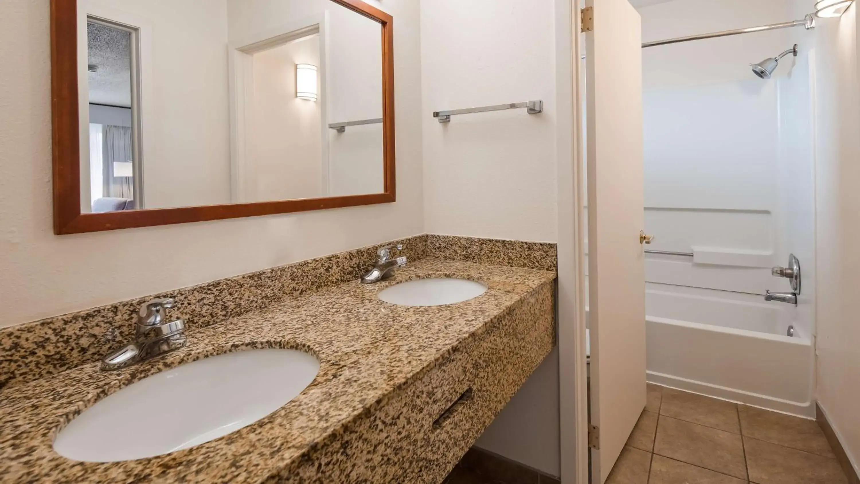 Photo of the whole room, Bathroom in Best Western Buffalo Ridge Inn