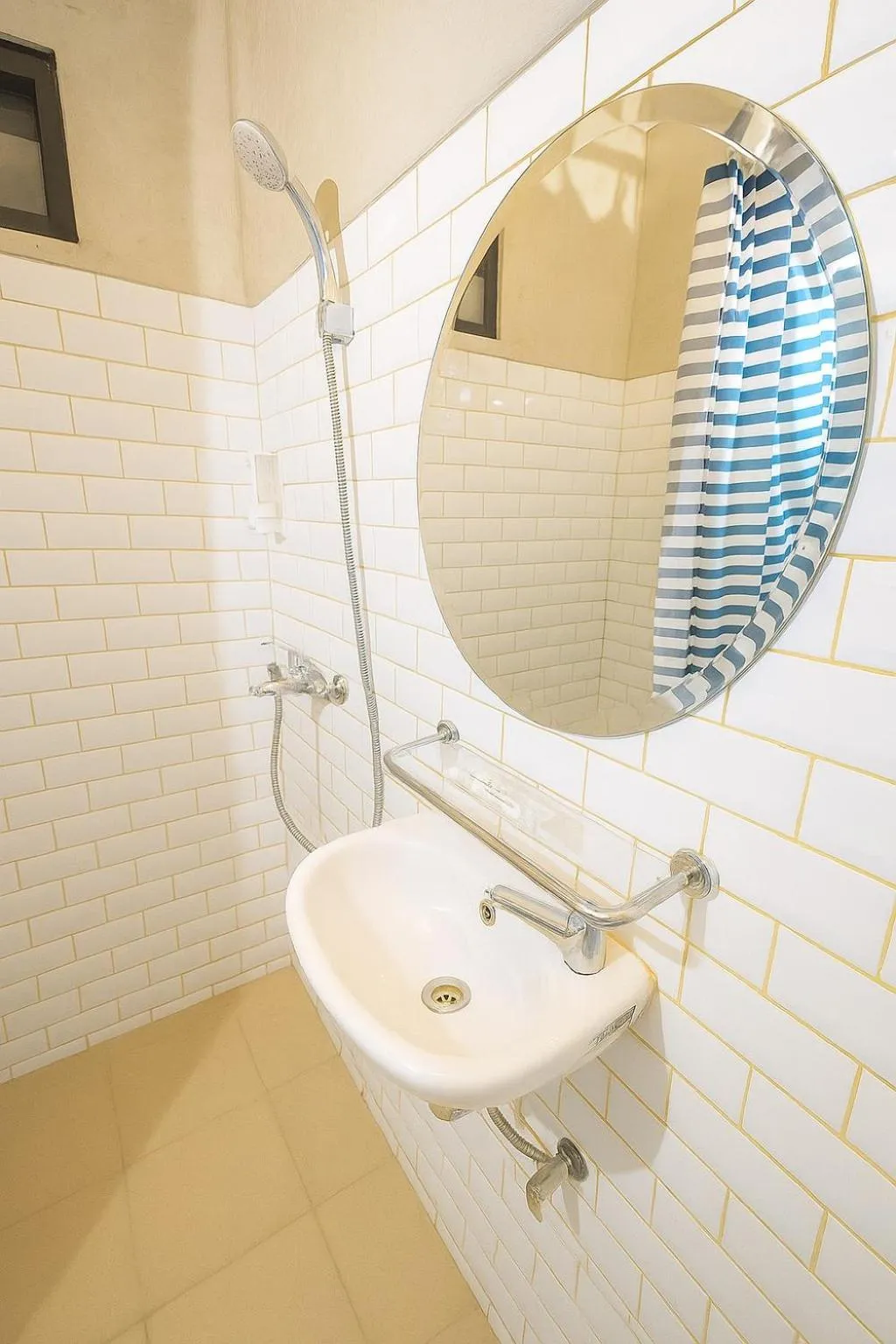 Shower in Nunia Tamansari Hotel