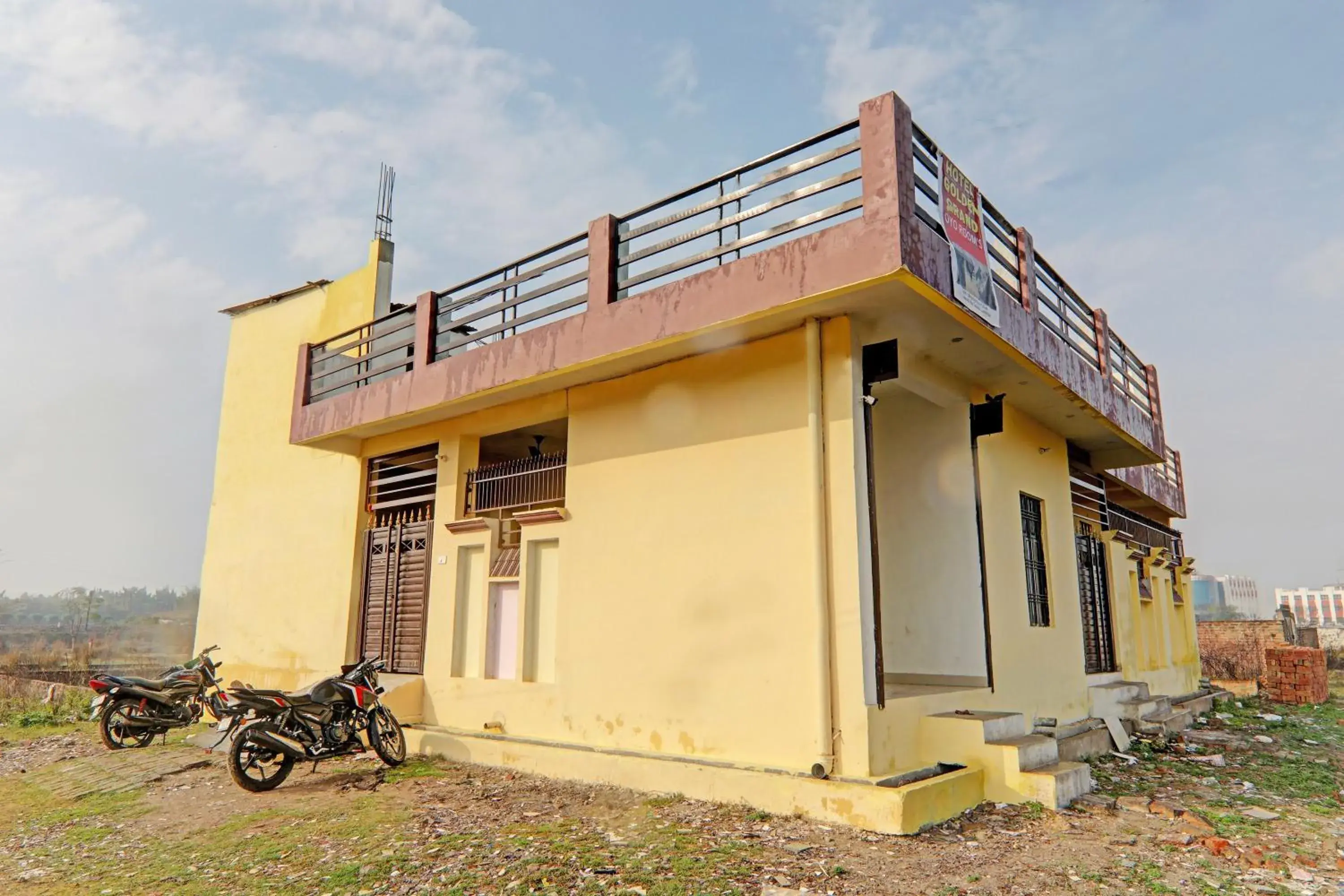 Facade/entrance in Hotel O Golden Grand Facade/entrance in Hotel O Golden Grand