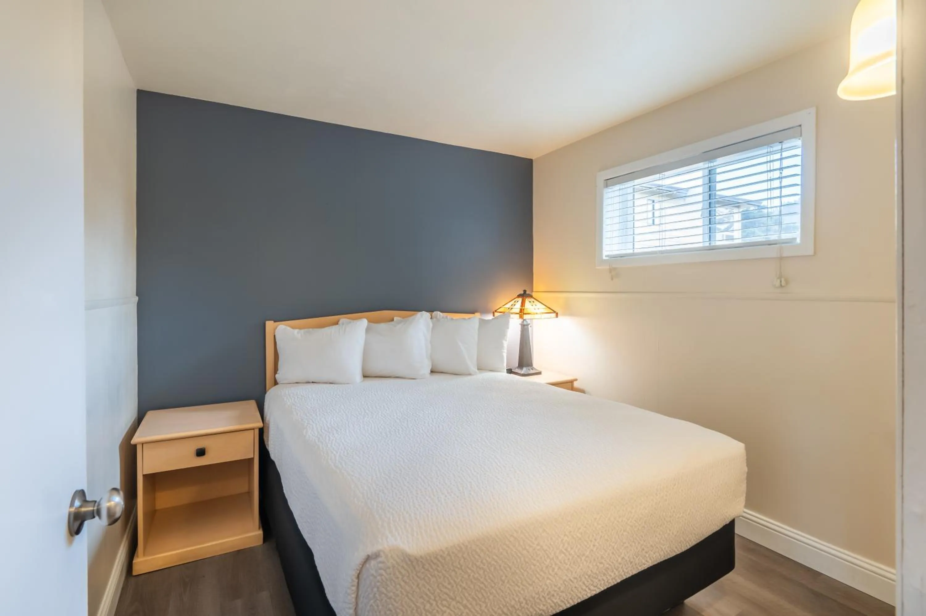 Bed in Pacific Reef Hotel & Light Show