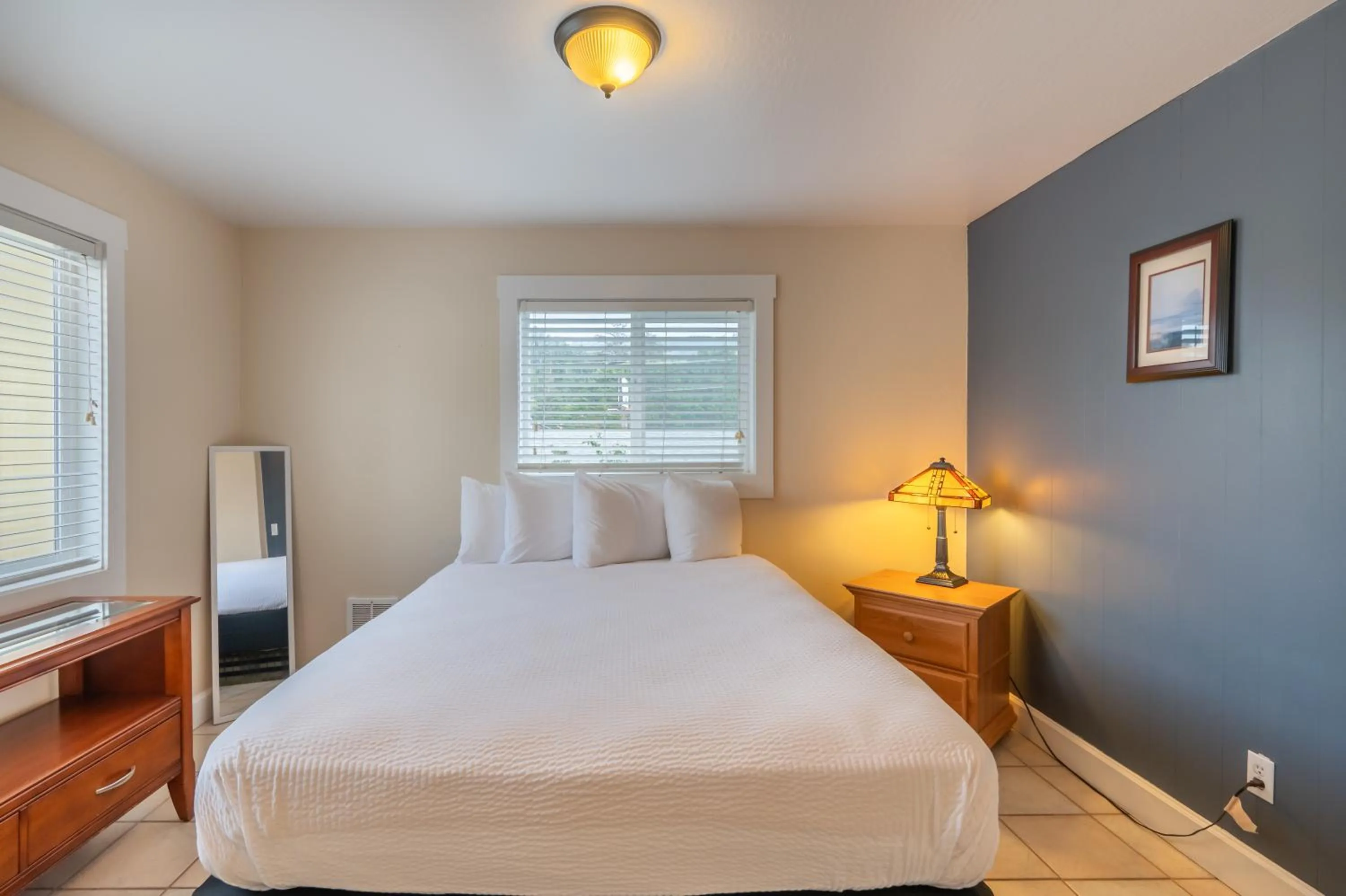 Bed in Pacific Reef Hotel & Light Show