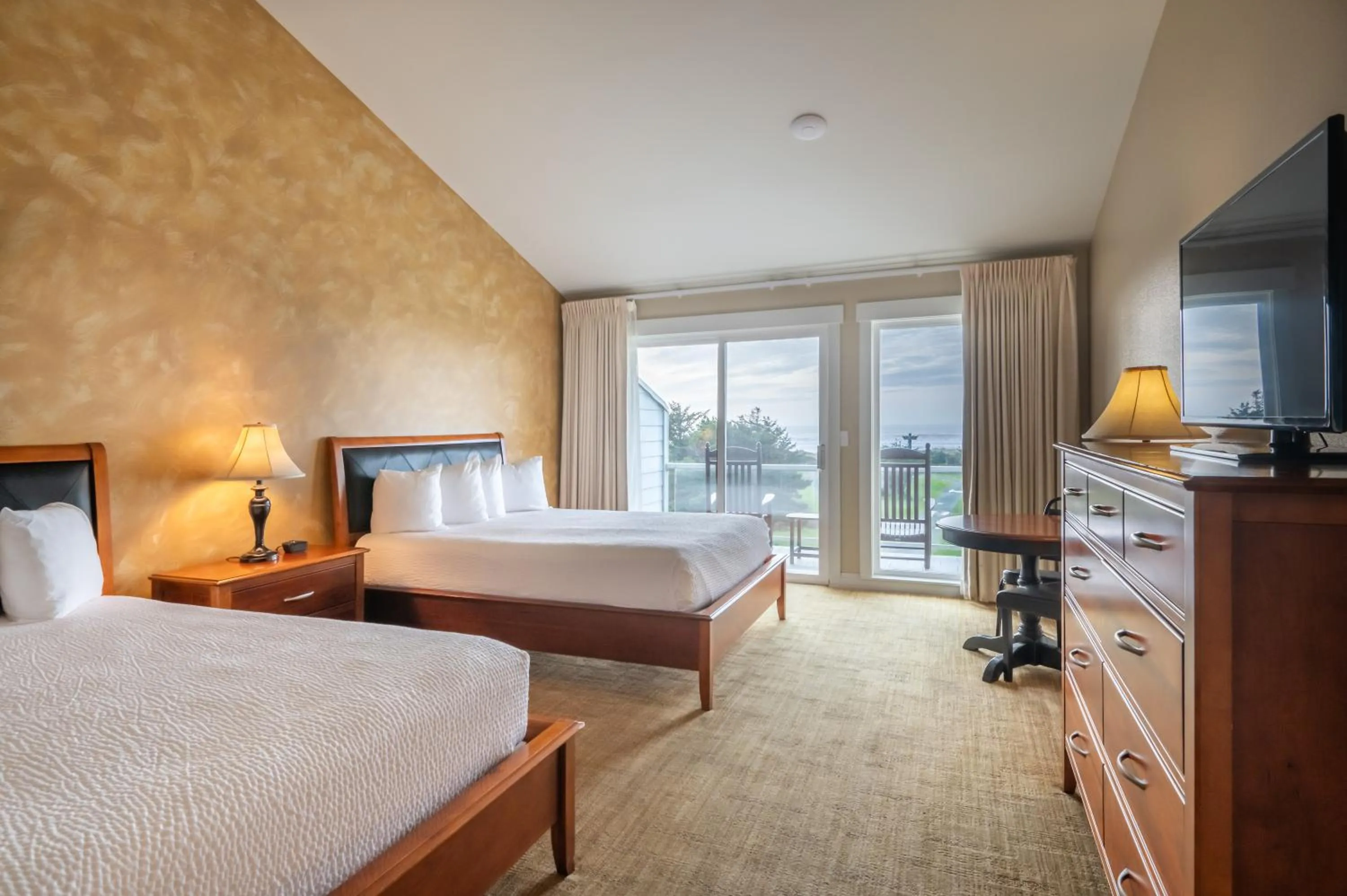 Bed in Pacific Reef Hotel & Light Show