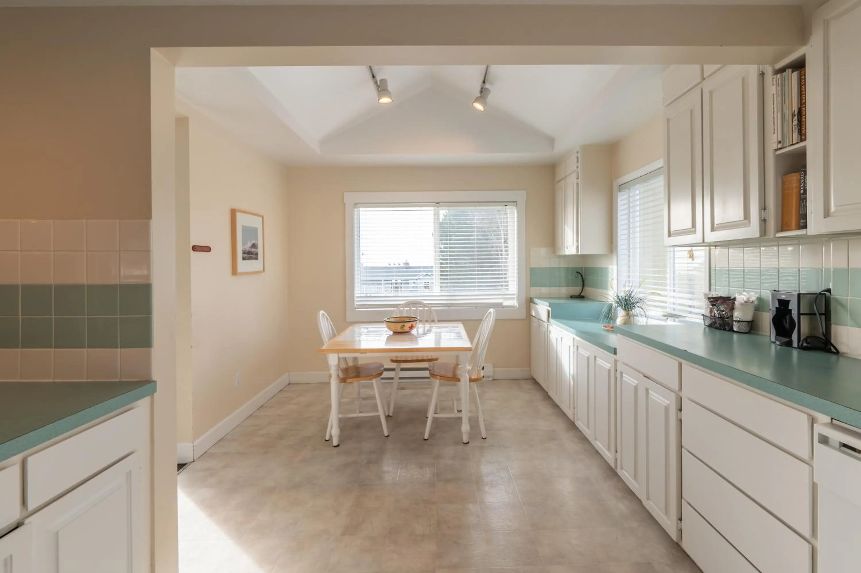 Pacific Reef Hotel & Light Show