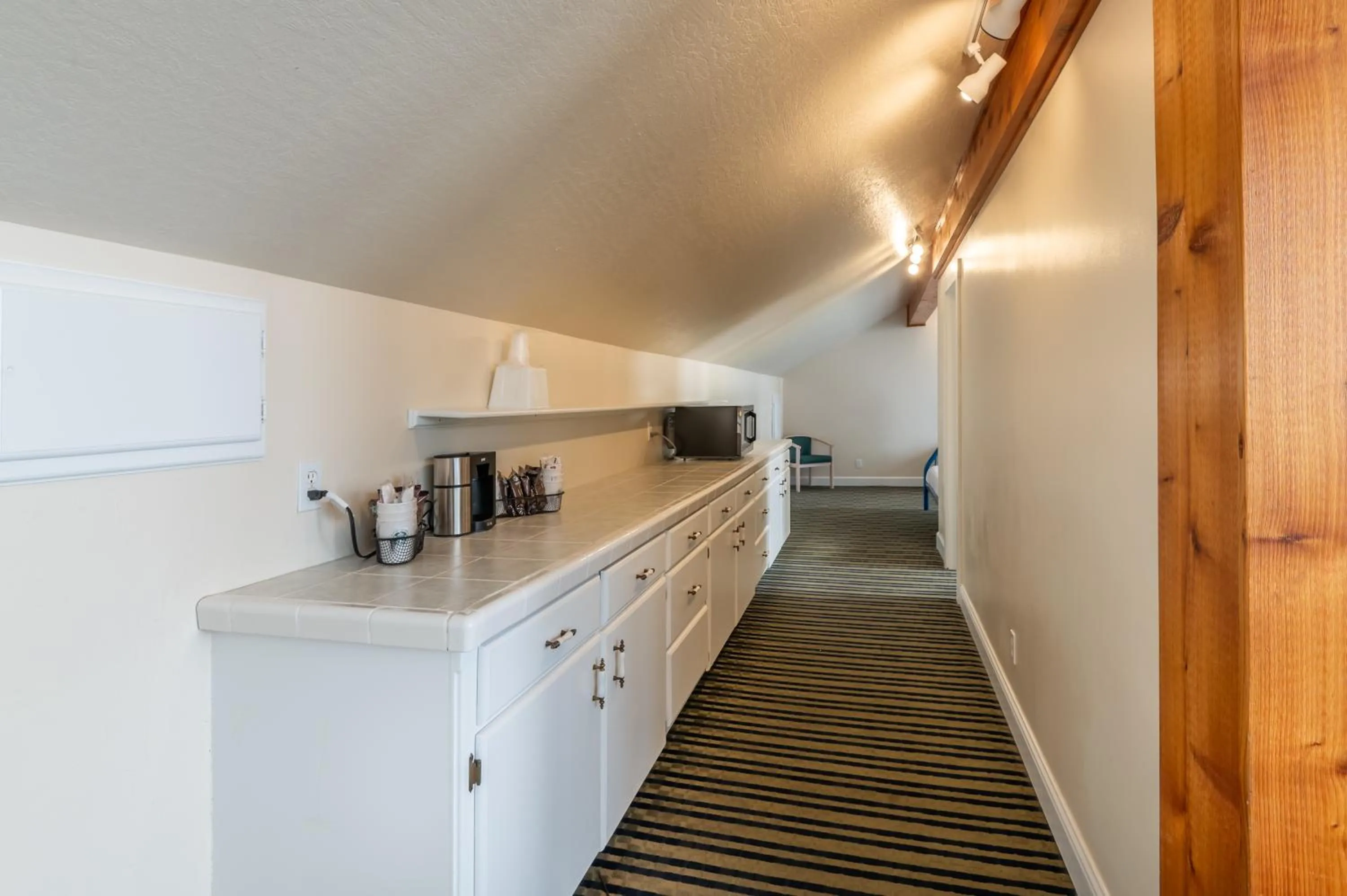 Pacific Reef Hotel & Light Show