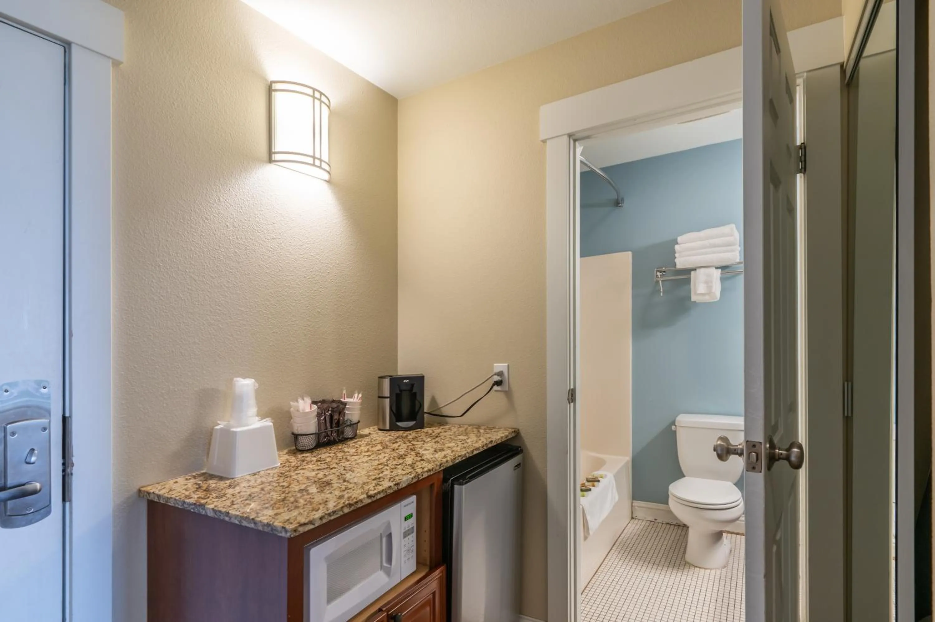 Pacific Reef Hotel & Light Show