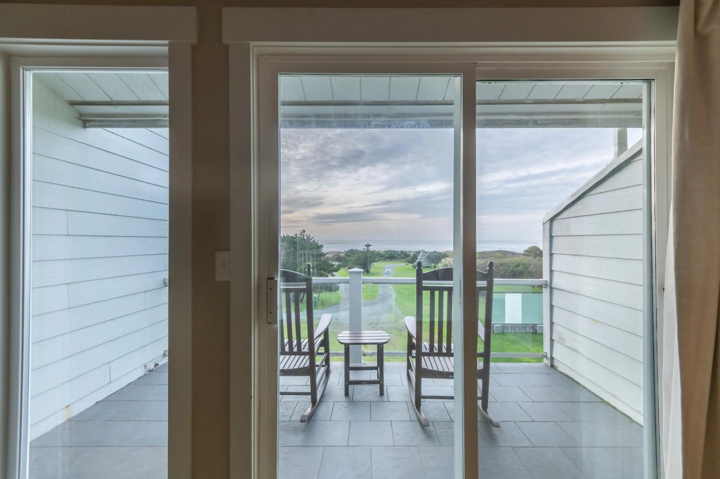 Pacific Reef Hotel & Light Show