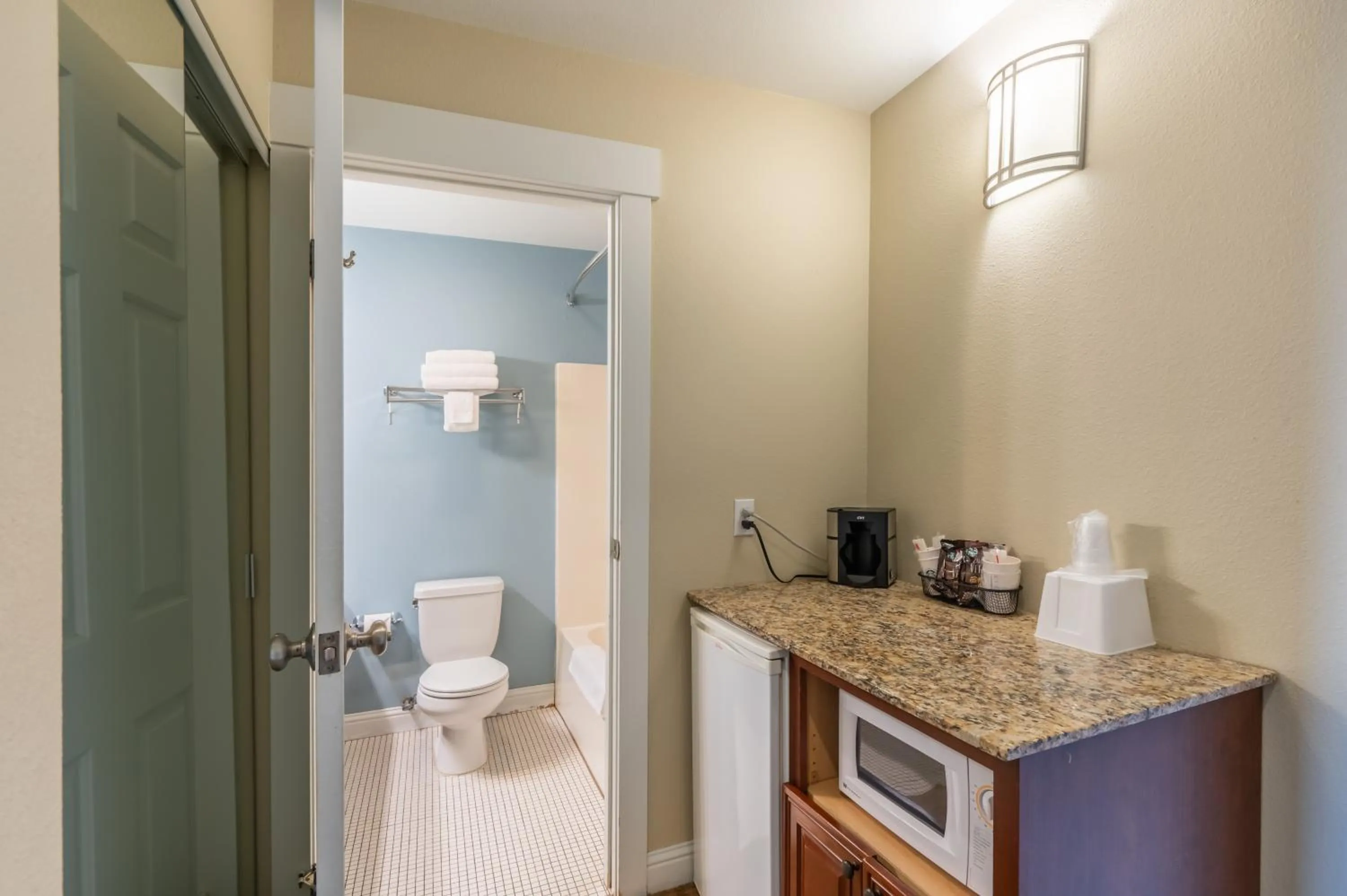 Pacific Reef Hotel & Light Show