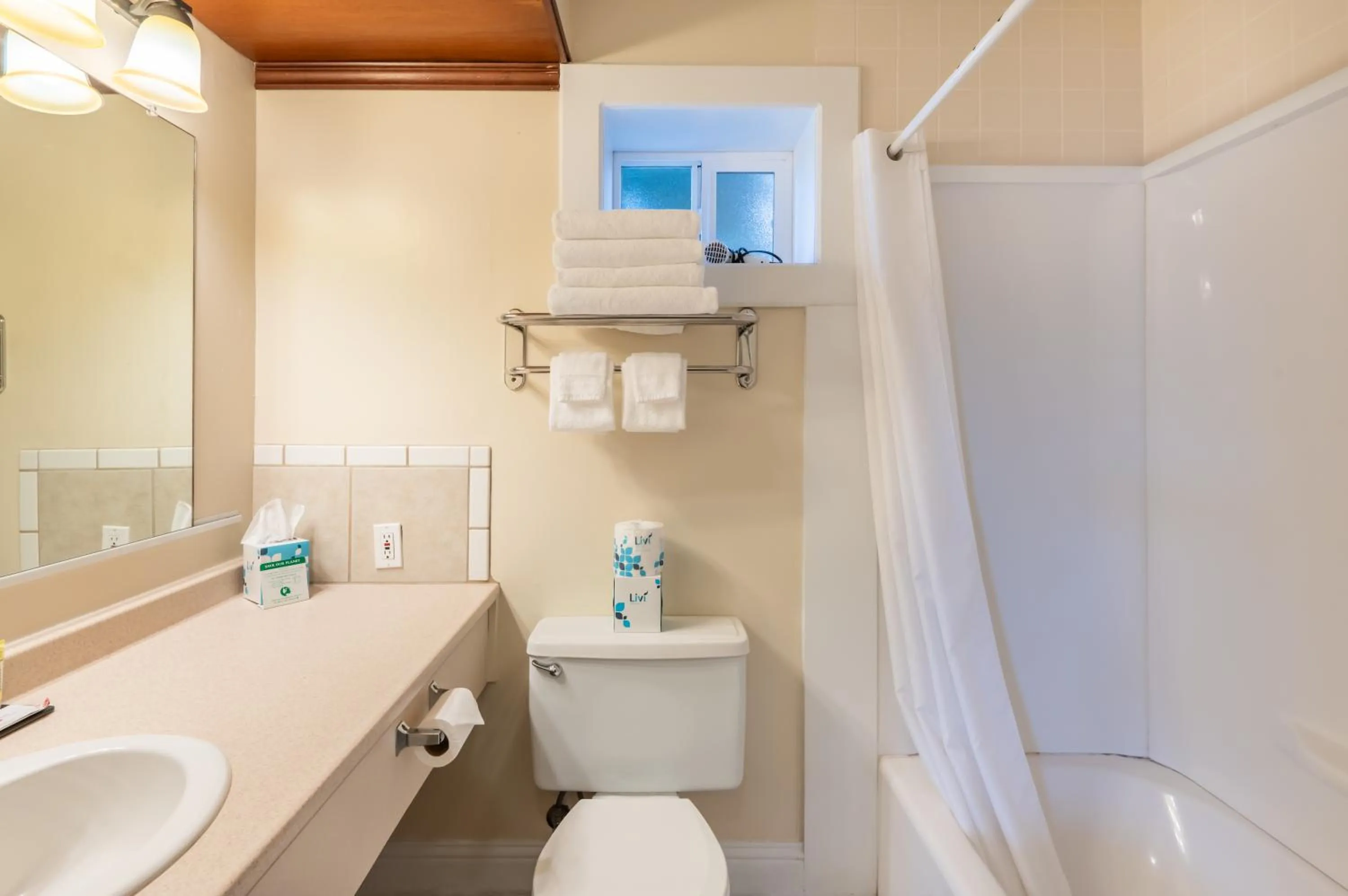 Pacific Reef Hotel & Light Show