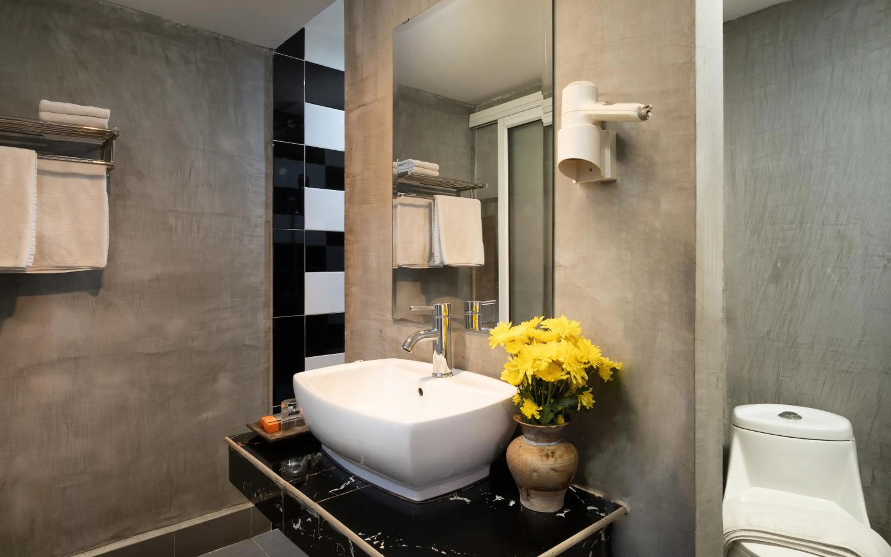 Toilet in Dusit Hotel Siem Reap