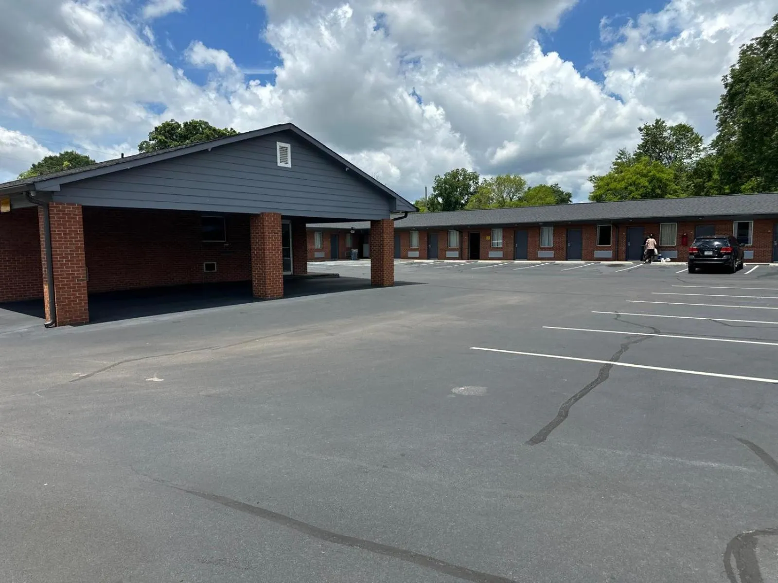 Property building in Sky Inn Hotel