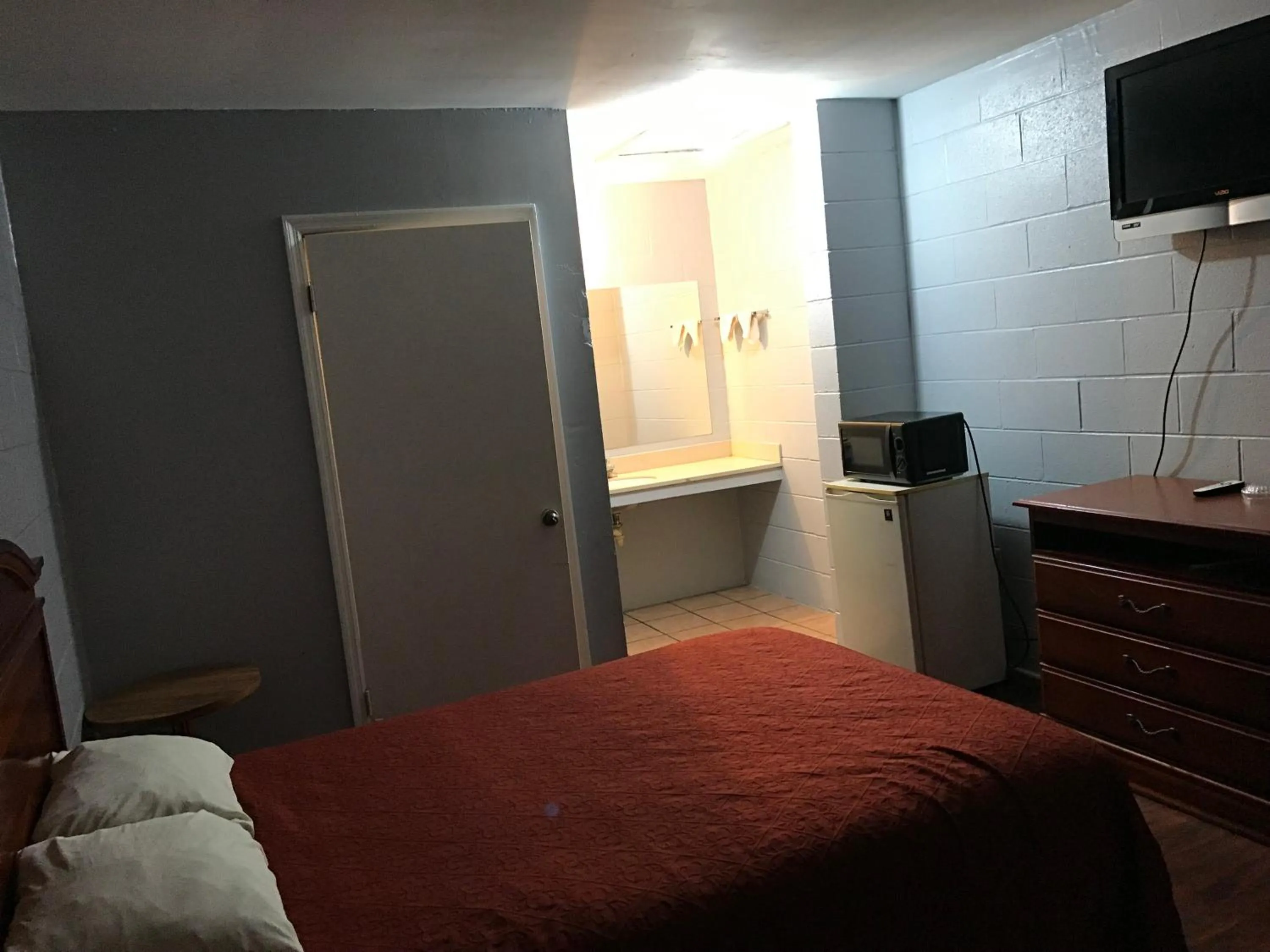 Bedroom, Bed in Sky Inn Hotel