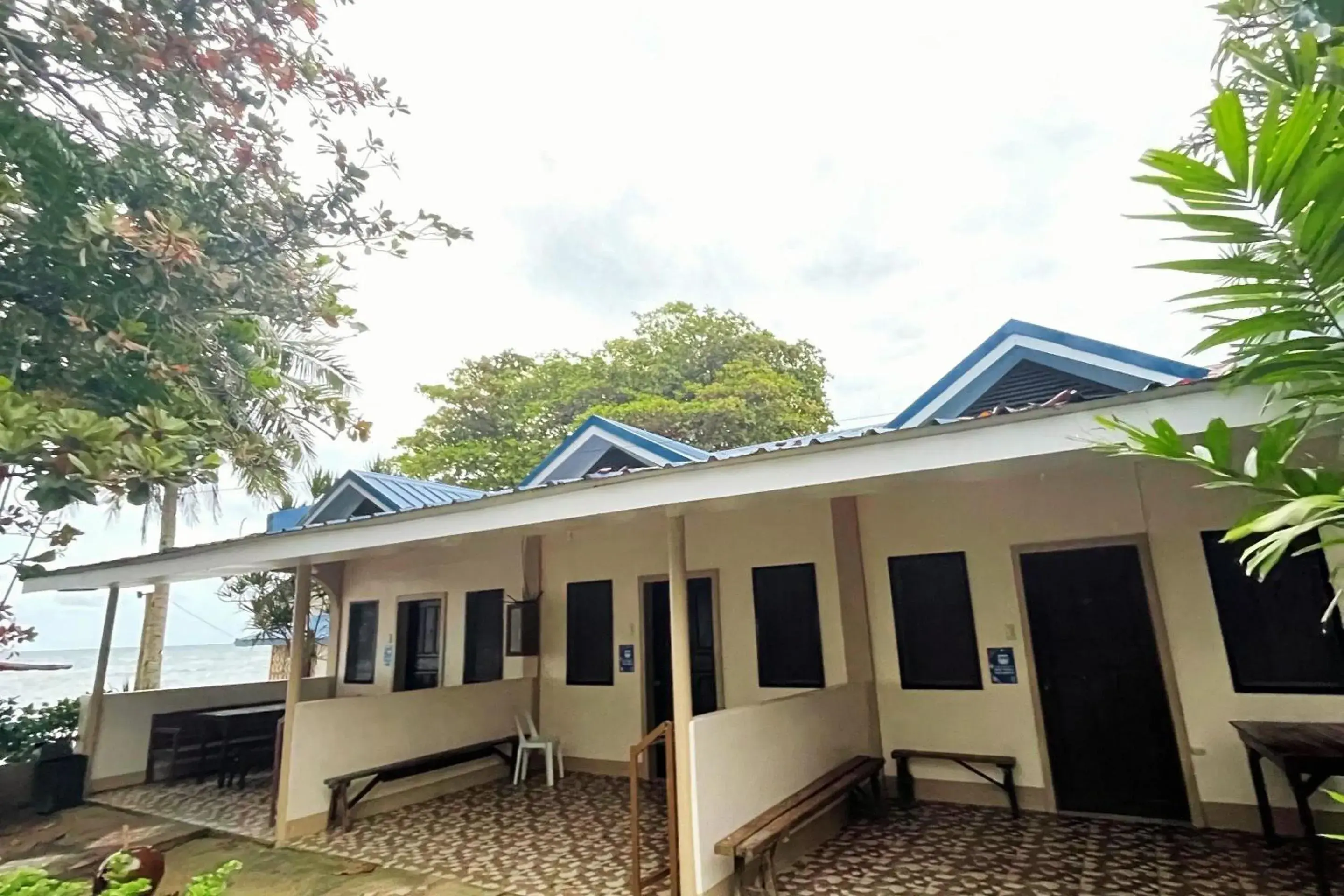 Property building in Durhan White Beach Resort powered by Cocotel Property building in Durhan White Beach Resort powered by Cocotel