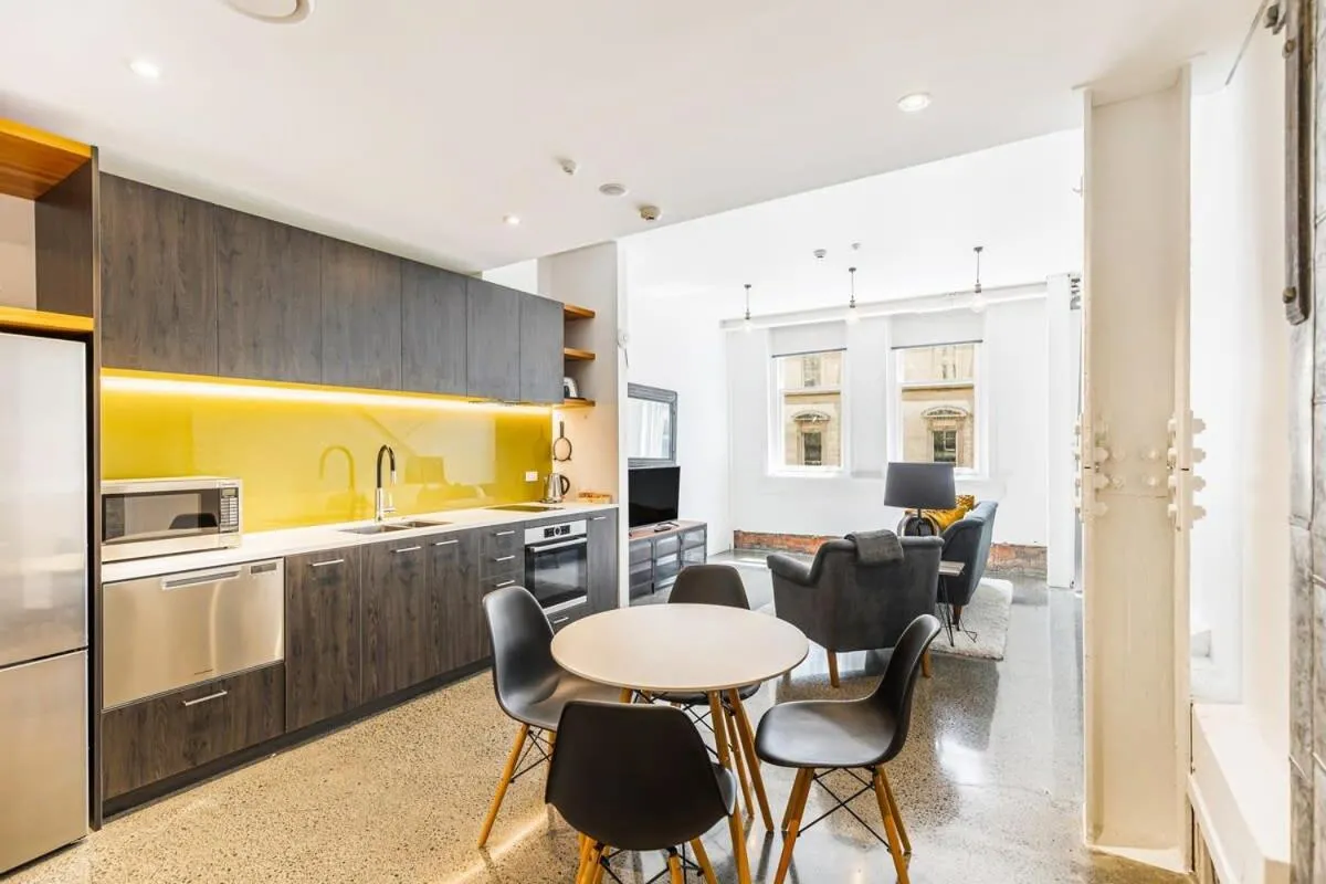 Contemporary 1BR Queen St Retreat by Zodiak Stays