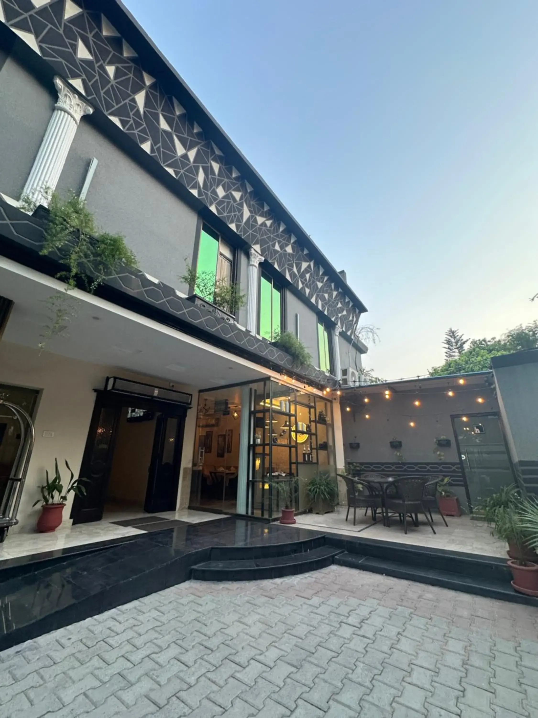 Property building in Burj Ul Zaki Property building in Burj Ul Zaki