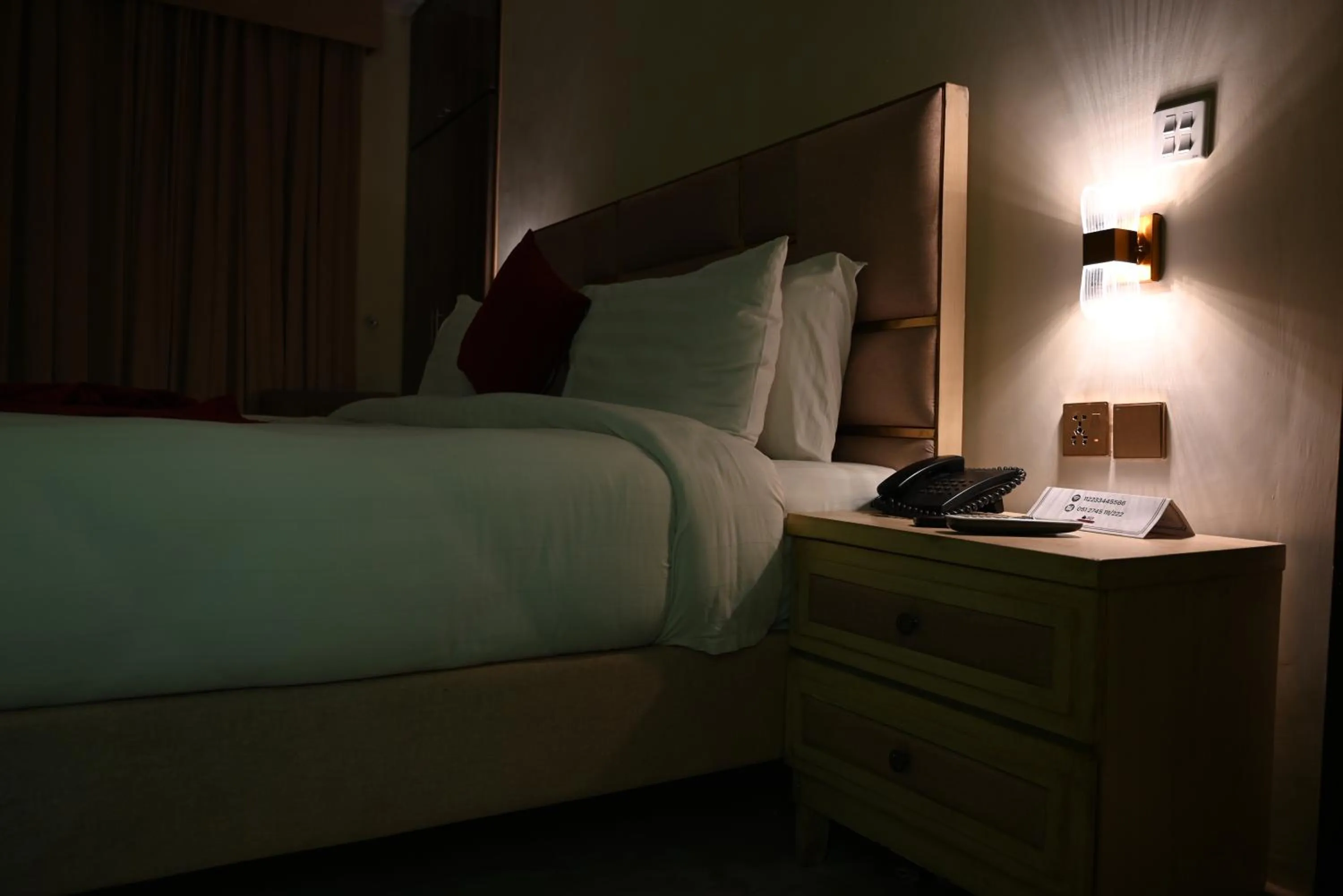 Bedroom, Bed in Burj Ul Zaki