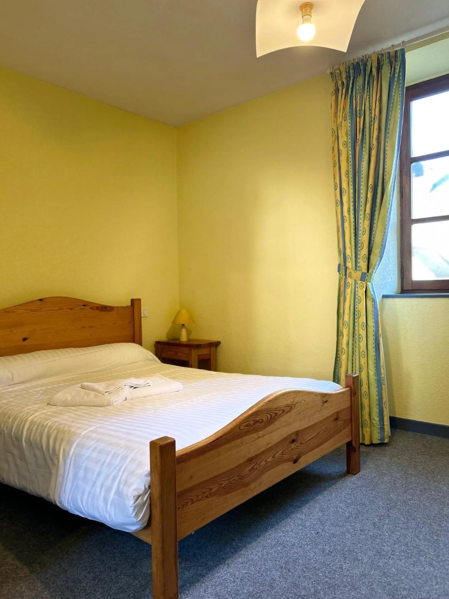 Bed in AUX GLOBE-TROTTERS