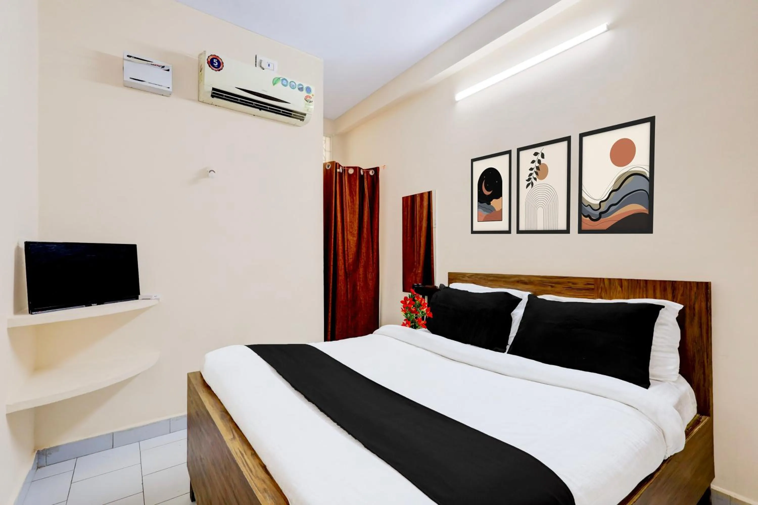 Bedroom, Bed in Hotel O Parthasarathyswamy Temple Formerly RKH Inn