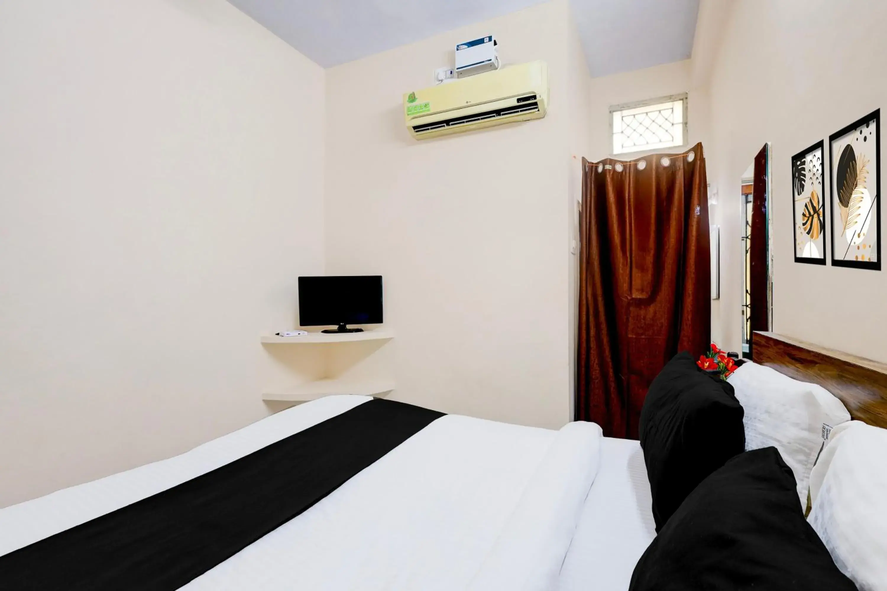 Bedroom, Bed in Hotel O Parthasarathyswamy Temple Formerly RKH Inn Bedroom, Bed in Hotel O Parthasarathyswamy Temple Formerly RKH Inn