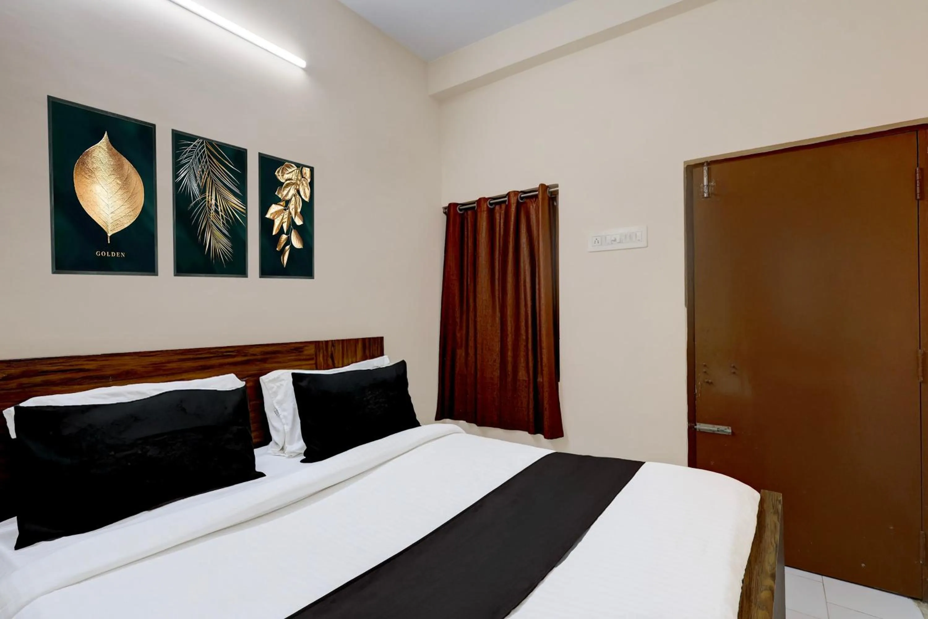 Bedroom, Bed in Hotel O Parthasarathyswamy Temple Formerly RKH Inn