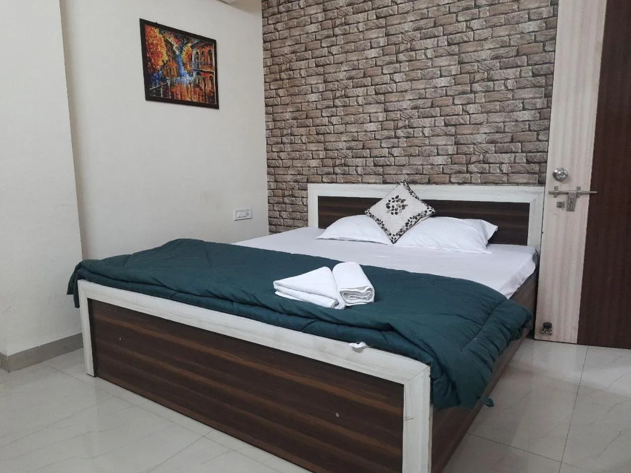 Bed in Staeg Heart of City 2BHK 201
