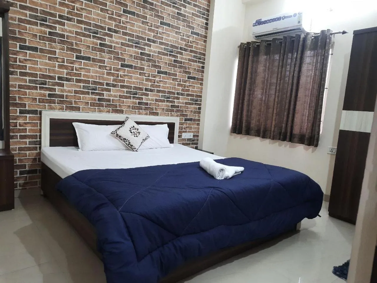 Bed in Staeg Heart of City 2BHK 201