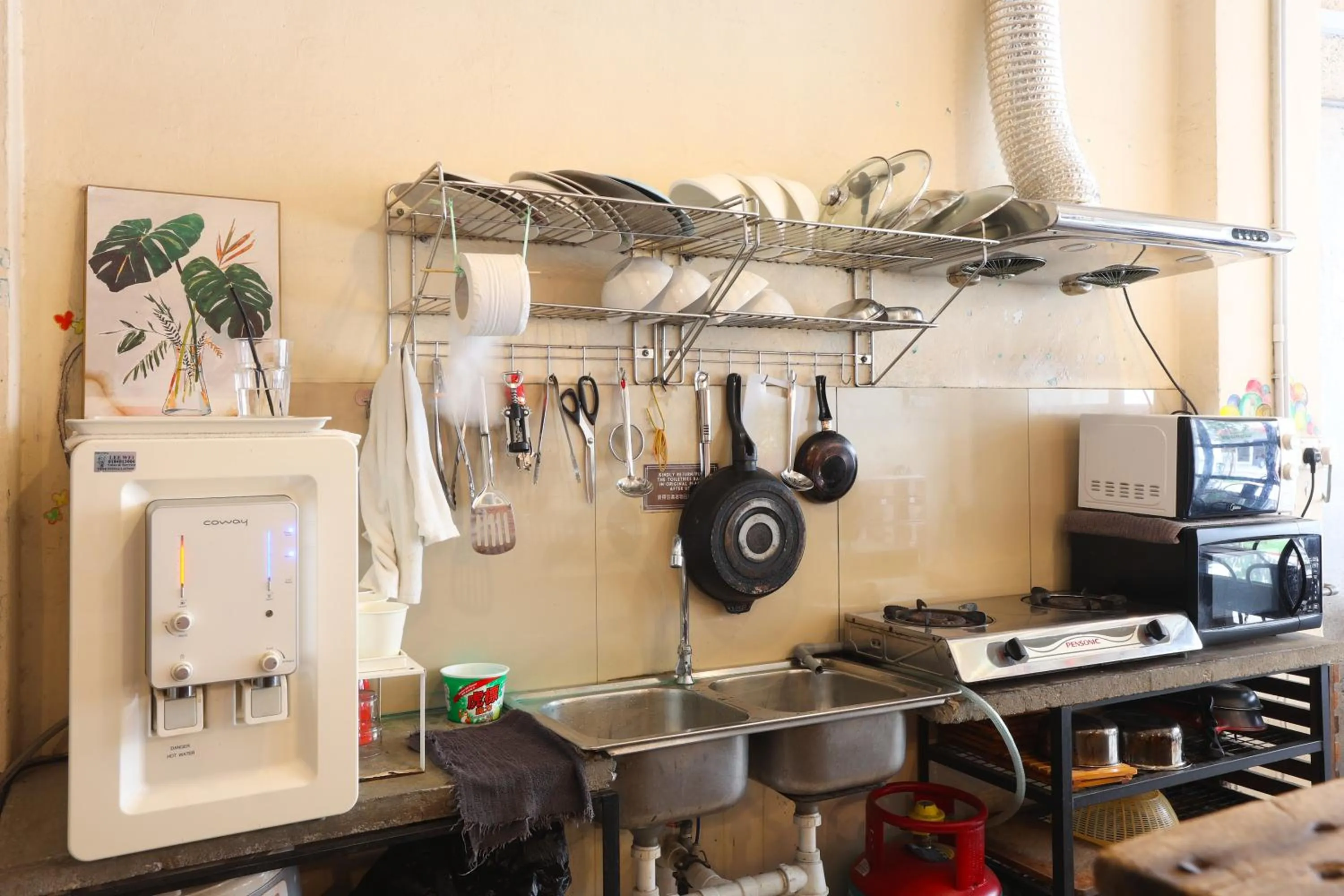 Kitchen or kitchenette in Dou Houz Georgetown