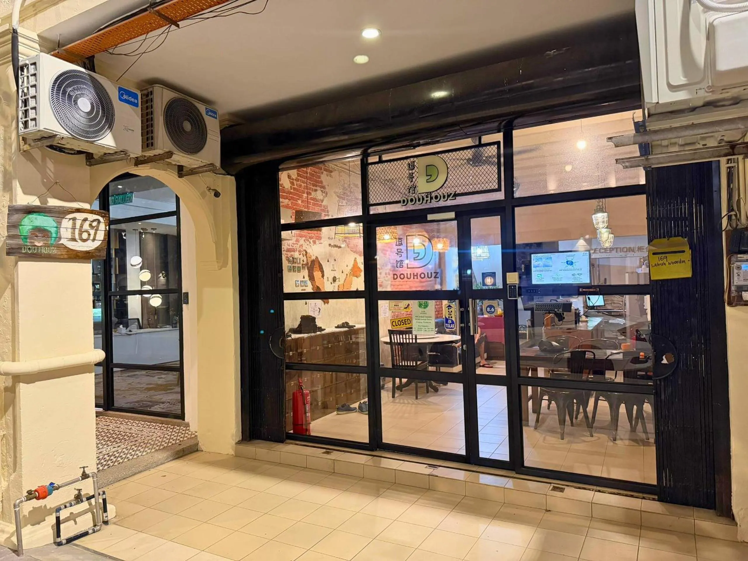 Facade/entrance in Dou Houz Georgetown