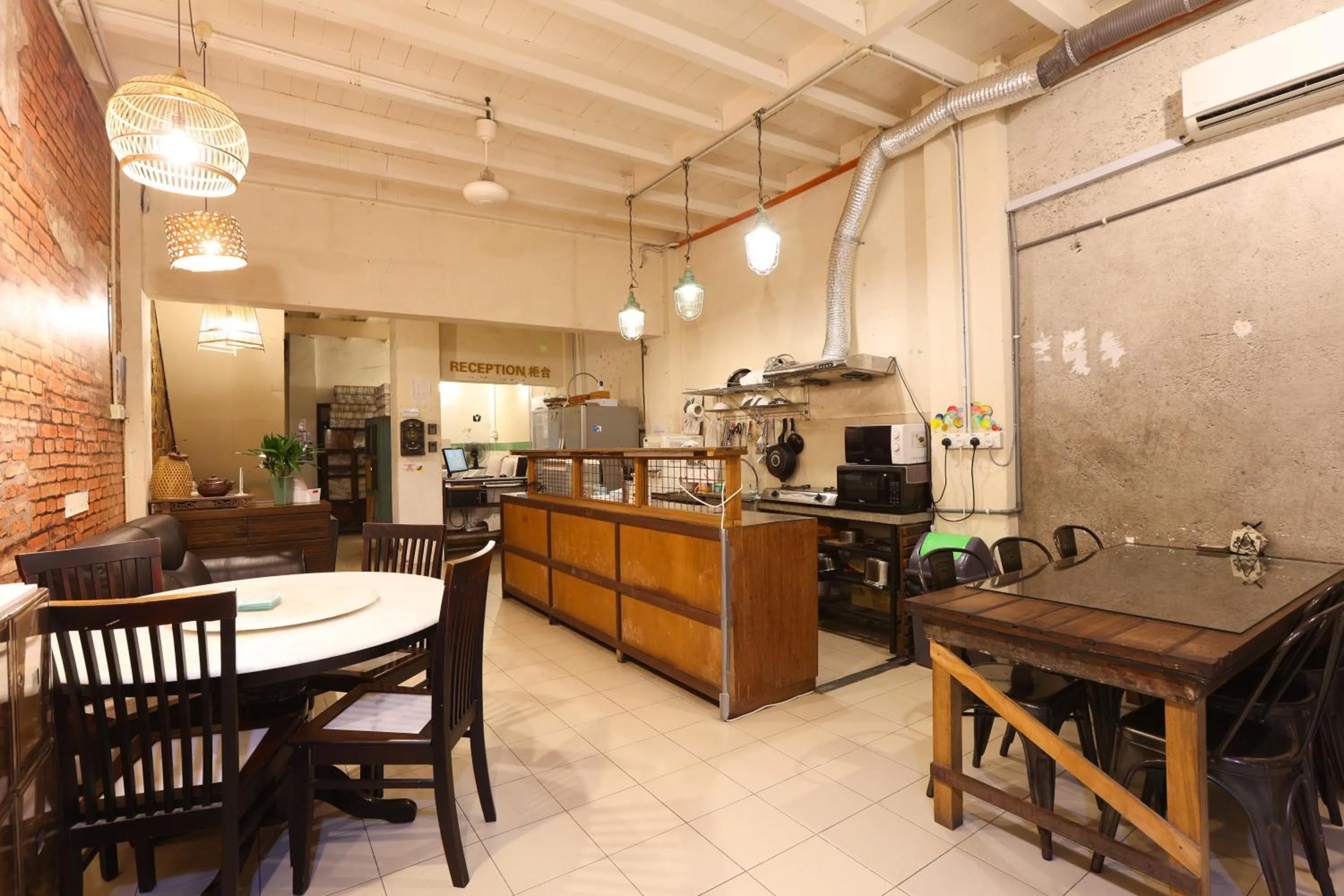 Kitchen or kitchenette in Dou Houz Georgetown