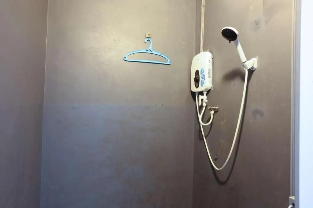 Shower in Dou Houz Georgetown