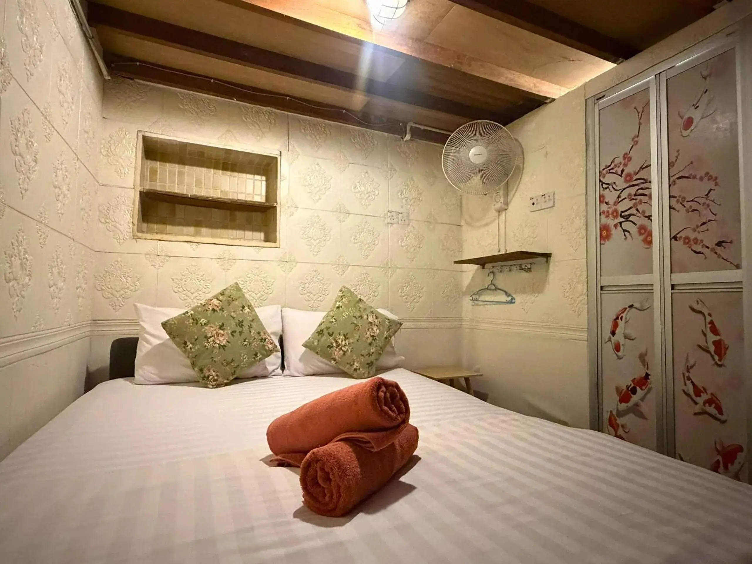 Quadruple Room with Bathroom in Dou Houz Georgetown Quadruple Room with Bathroom in Dou Houz Georgetown